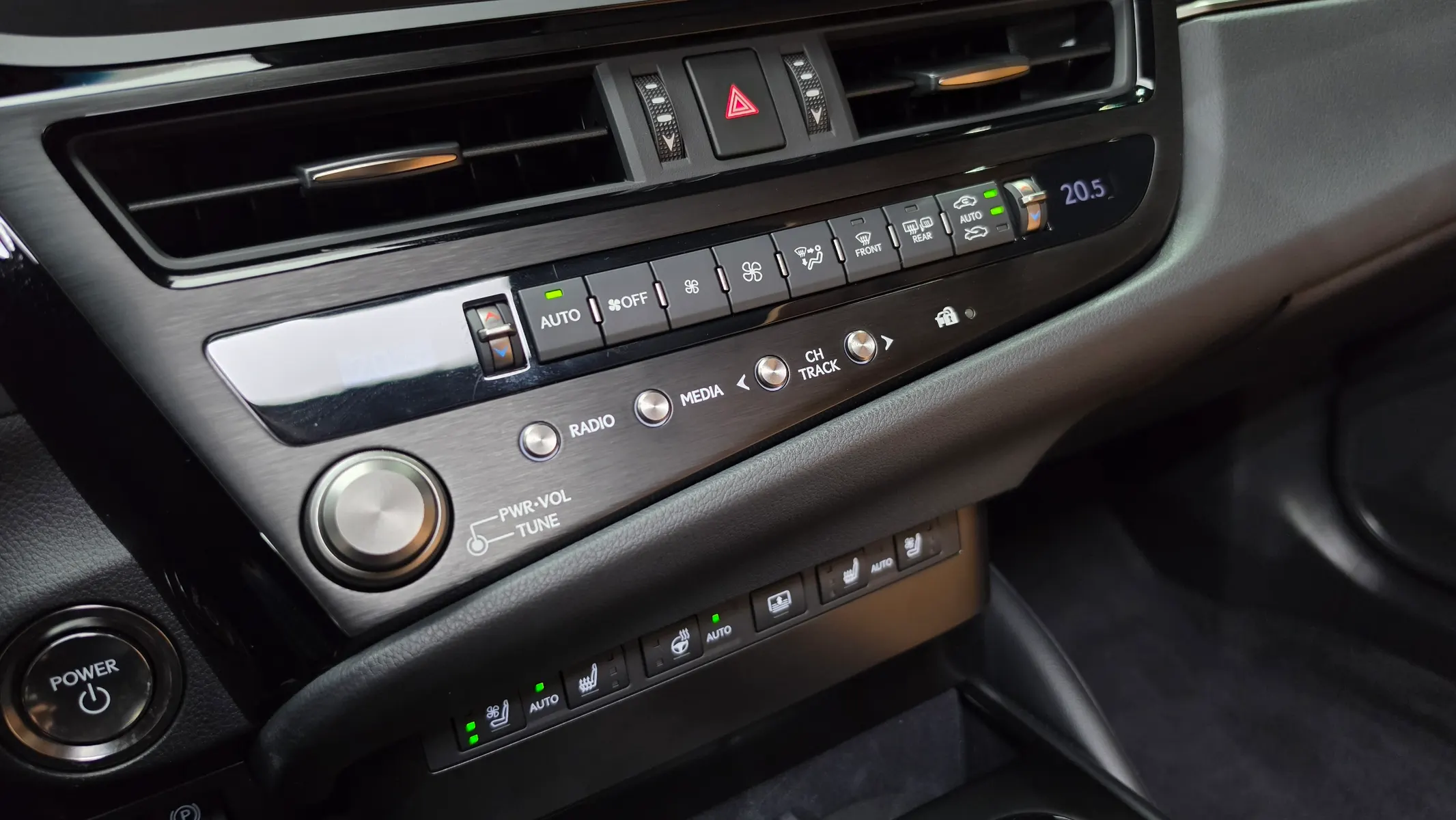 Lexus ES300h 7 2026 30/31