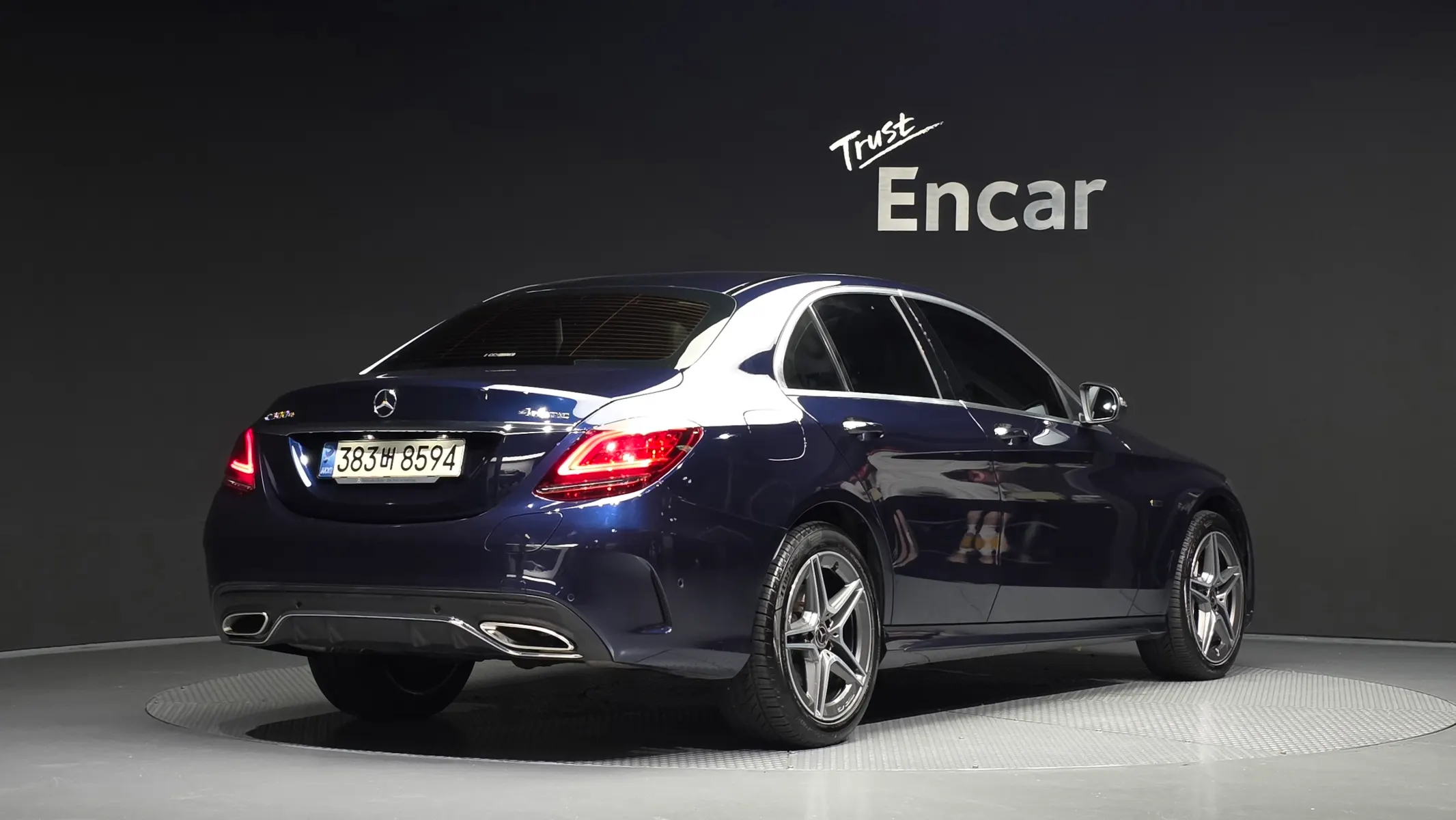 Mercedes-Benz C-Class W205 C300e 4MATIC AMG Line 2020 2/33
