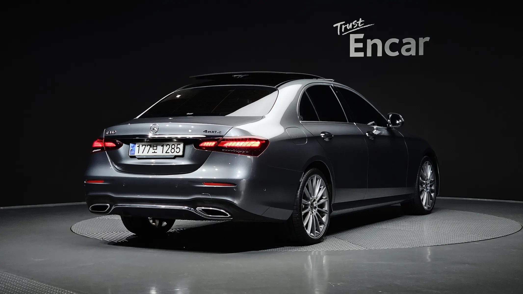 Mercedes-Benz E-Class W213 E350 4MATIC AMG Line 2020 2/32