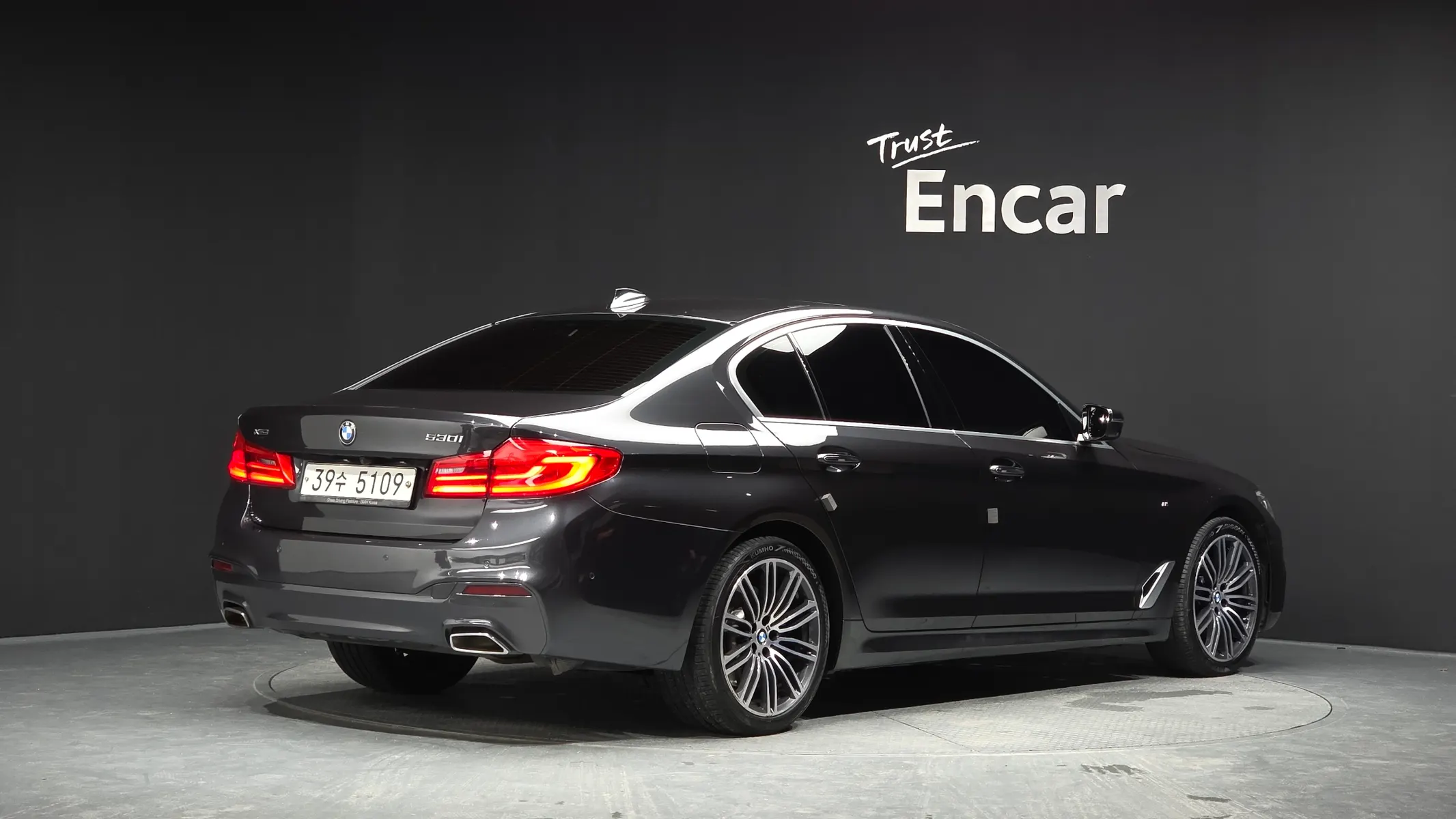 BMW 5 Series (G30) 530i xDrive M 2018 2/39