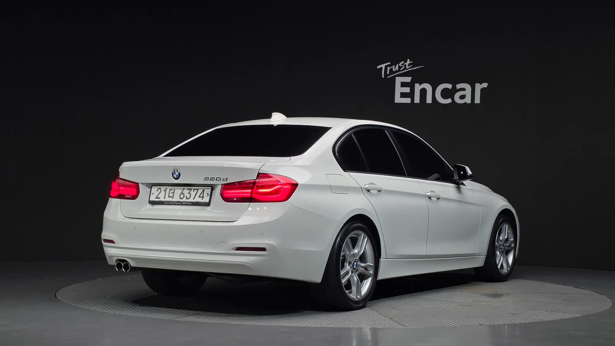 BMW 3 Series (F30) 320d 2018 2/35