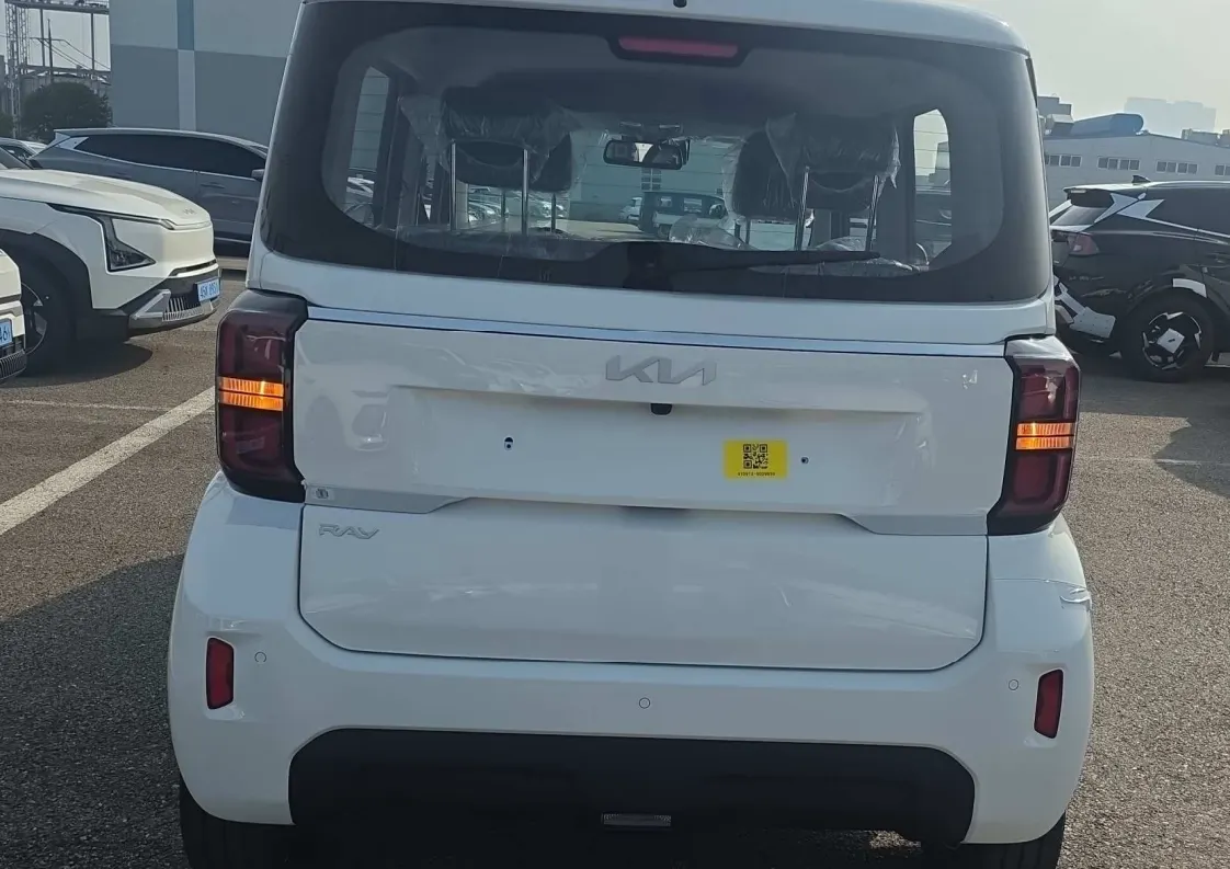 Kia EV 2025 3/10