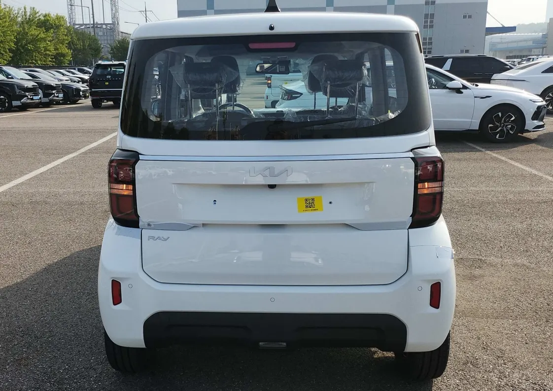 Kia EV 2025 3/10