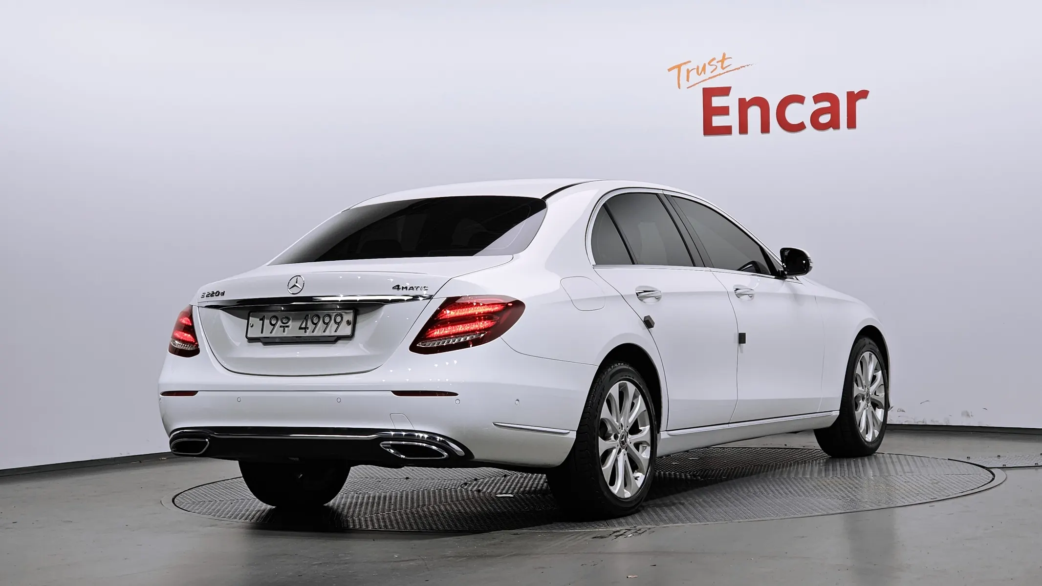 Mercedes-Benz E-Class W213 E220d 4MATIC 2019 2/34
