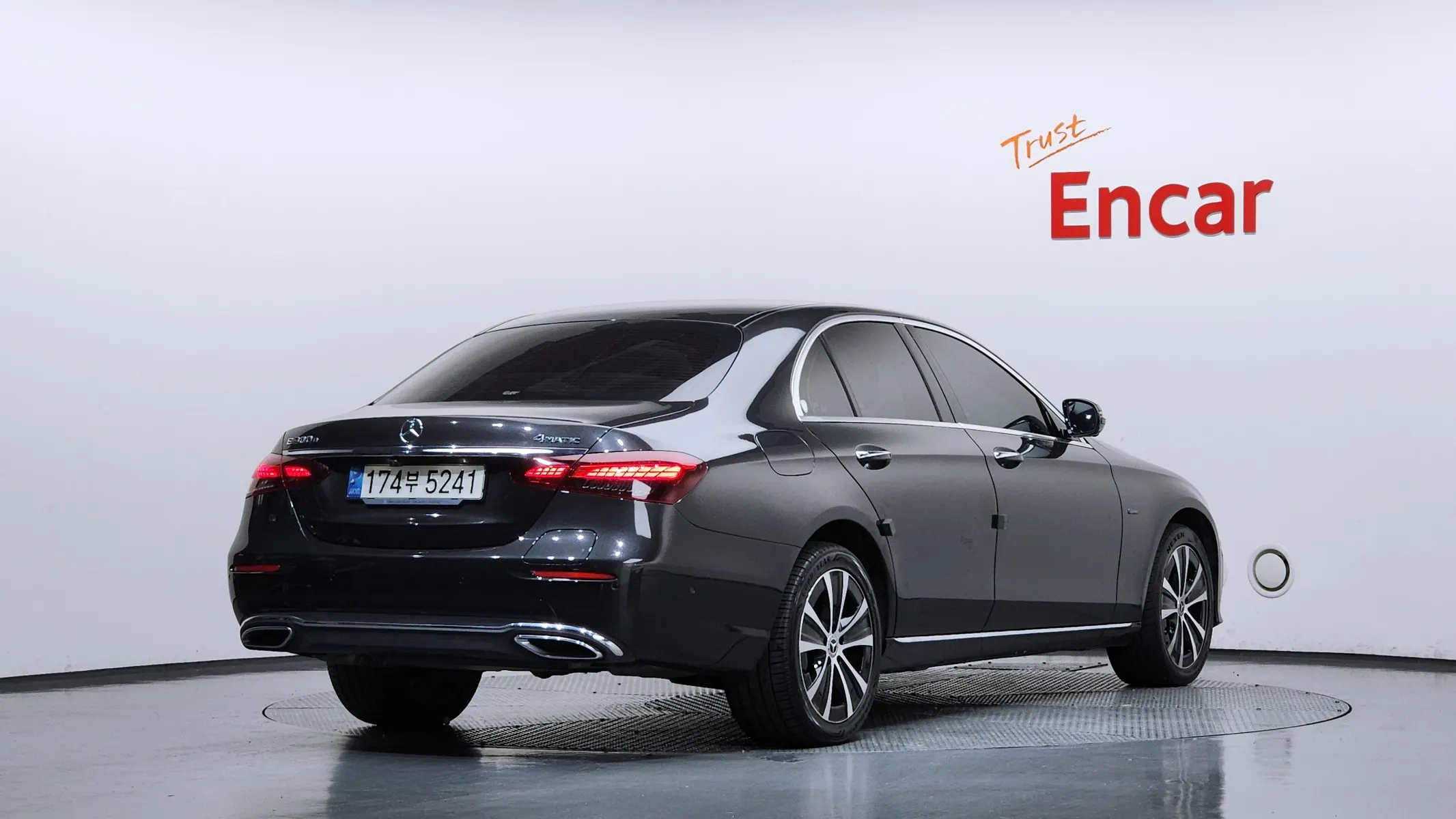 Mercedes-Benz E-Class W213 E300e 4MATIC 2021 2/34