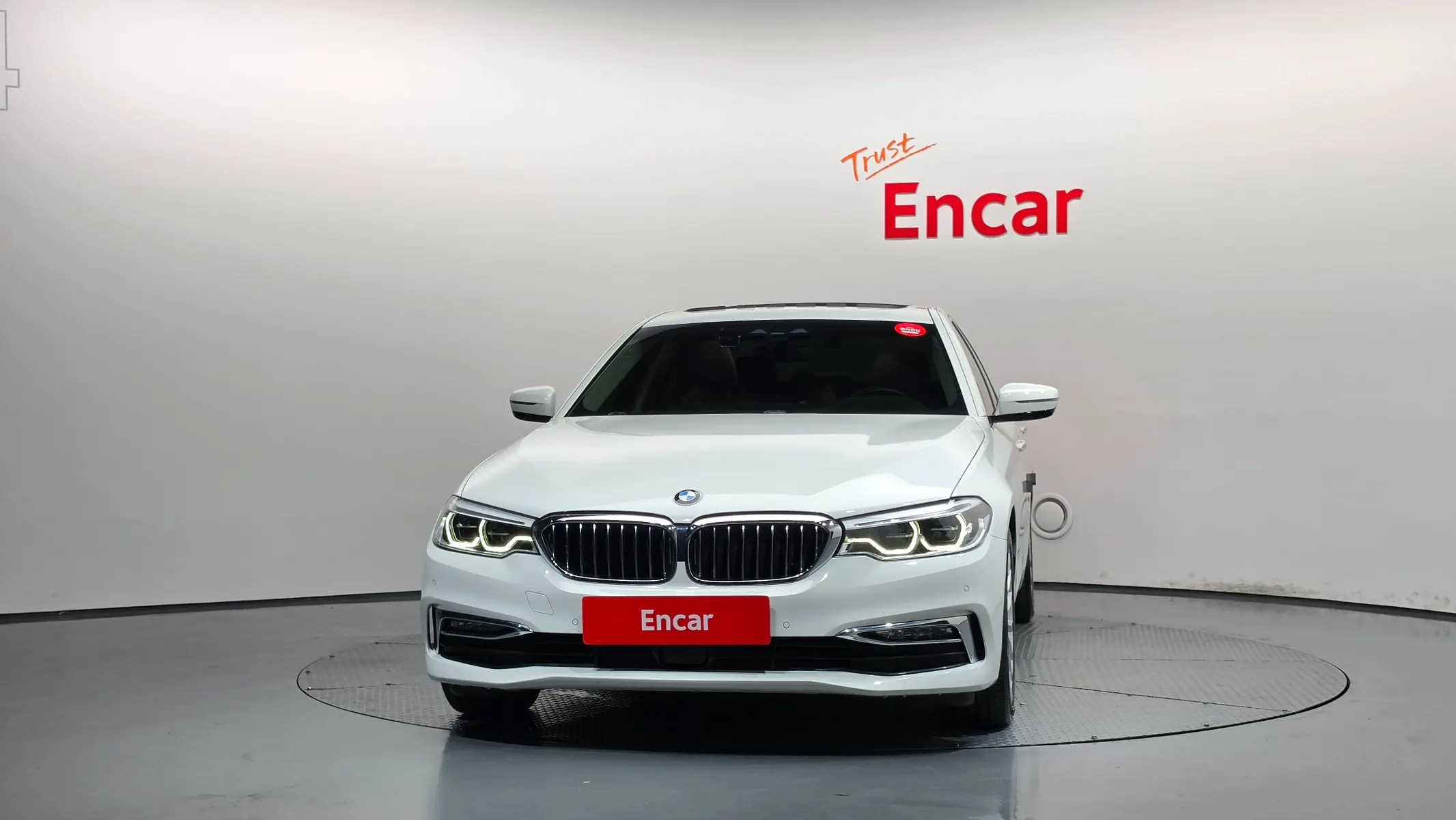 BMW 5 Series (G30) 520d 2018 3/39