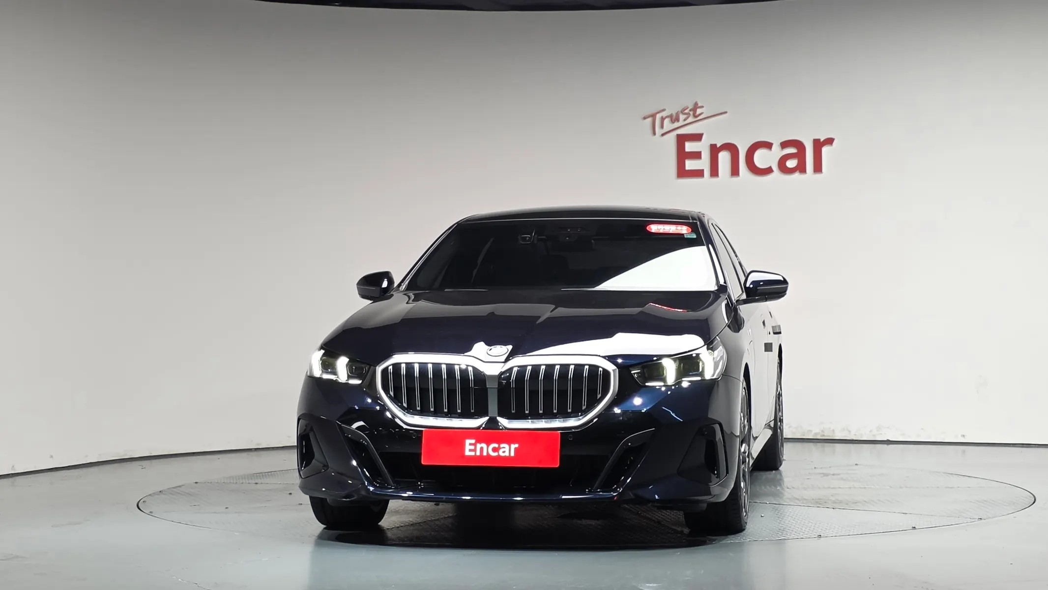 BMW 5 Series (G60) 530e M 2024 2/37