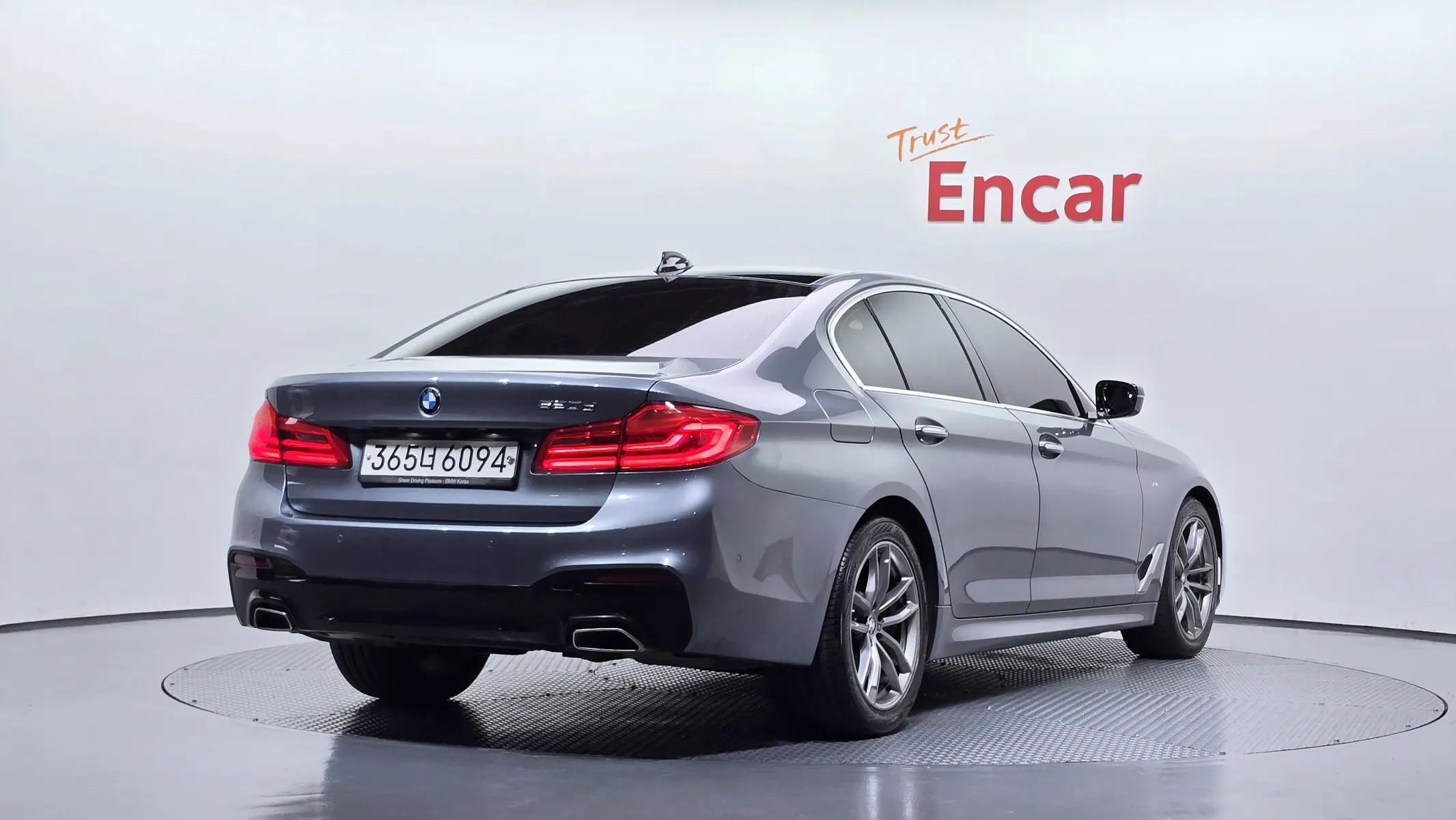 BMW 5 Series (G30) 520d M 2018 2/31
