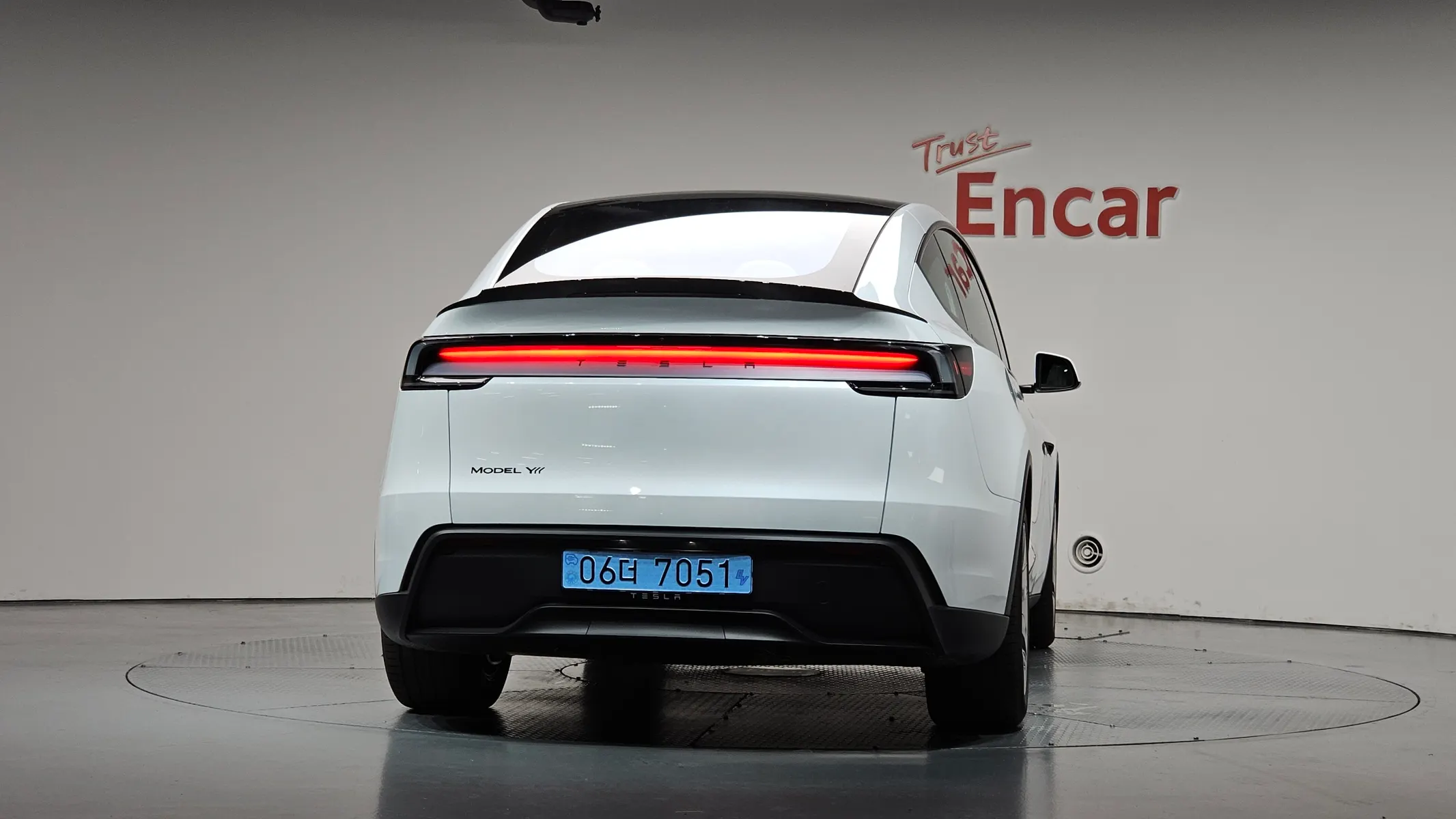 Tesla Y L AWD 2026 3/5