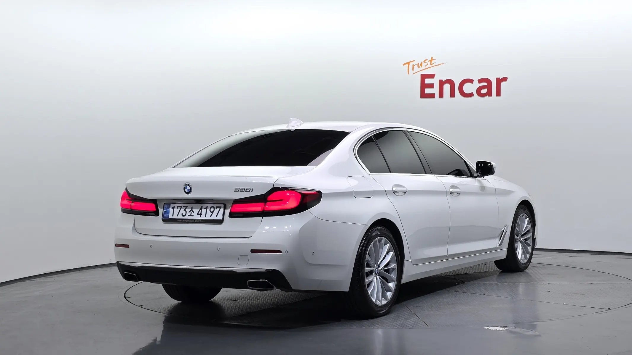 BMW 5 Series (G30) 520i 2021 2/34
