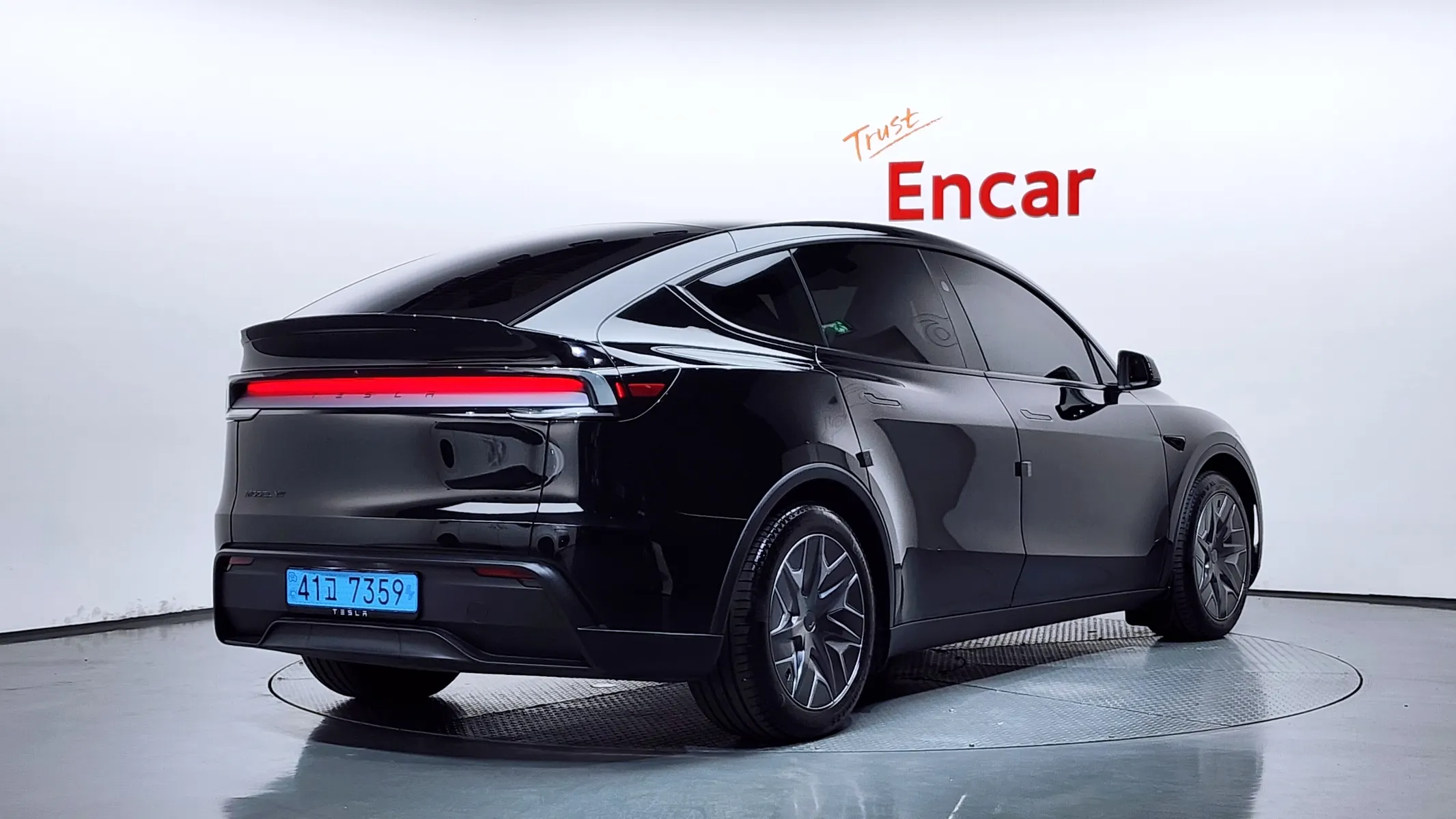 Tesla Y L AWD 2026 2/32