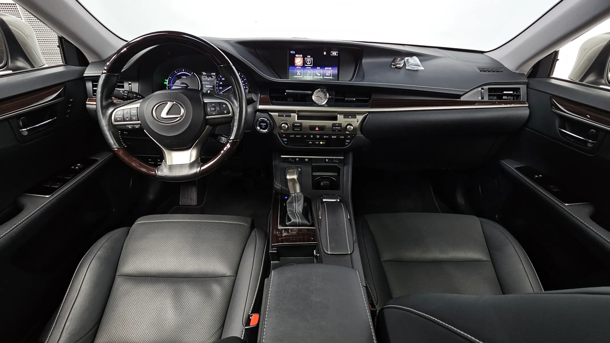 Lexus ES300h 2017 4/5