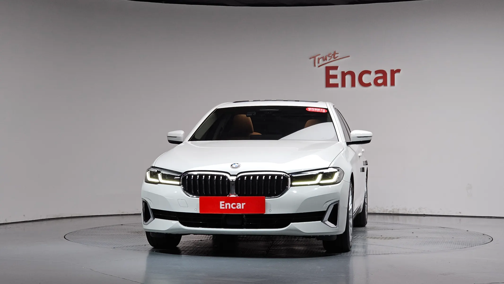 BMW 5 Series (G30) 520i 2022 2/36