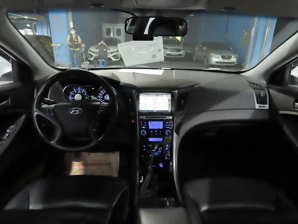 Hyundai YF LPI 2012 4/5