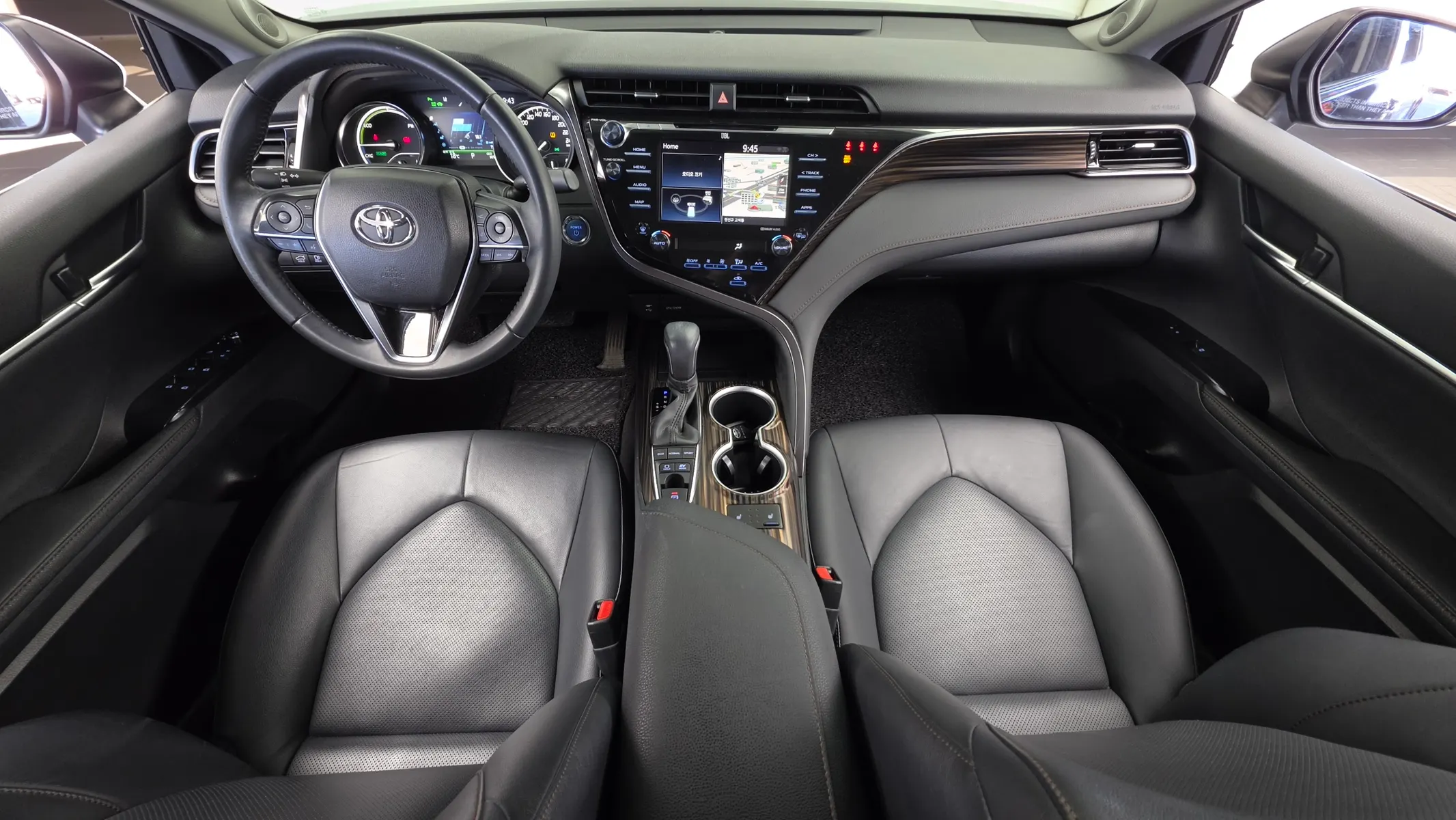 Toyota (XV70) 2.5 XLE 2019 4/5
