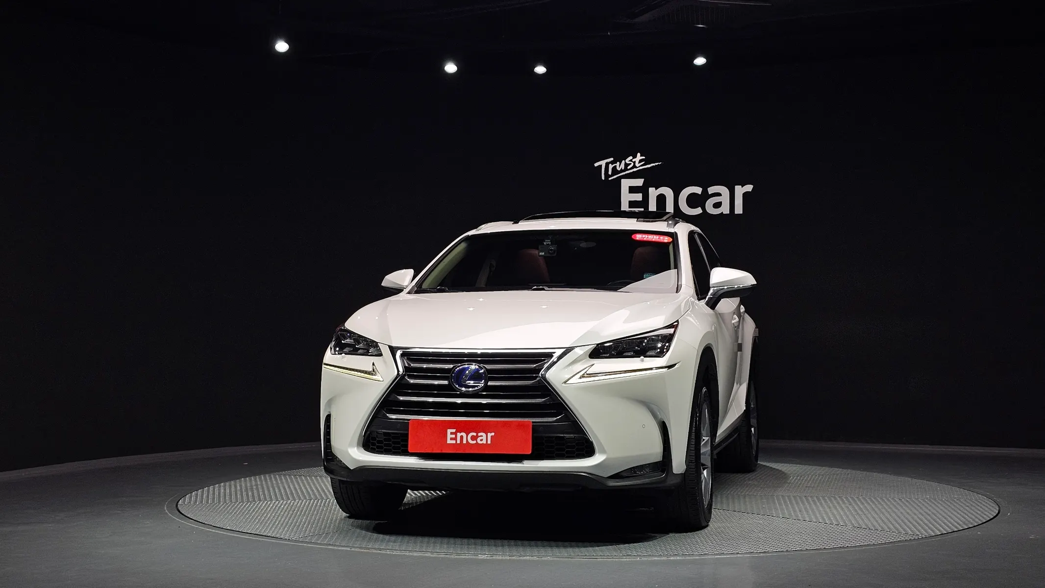Lexus NX300h 2017 2/5