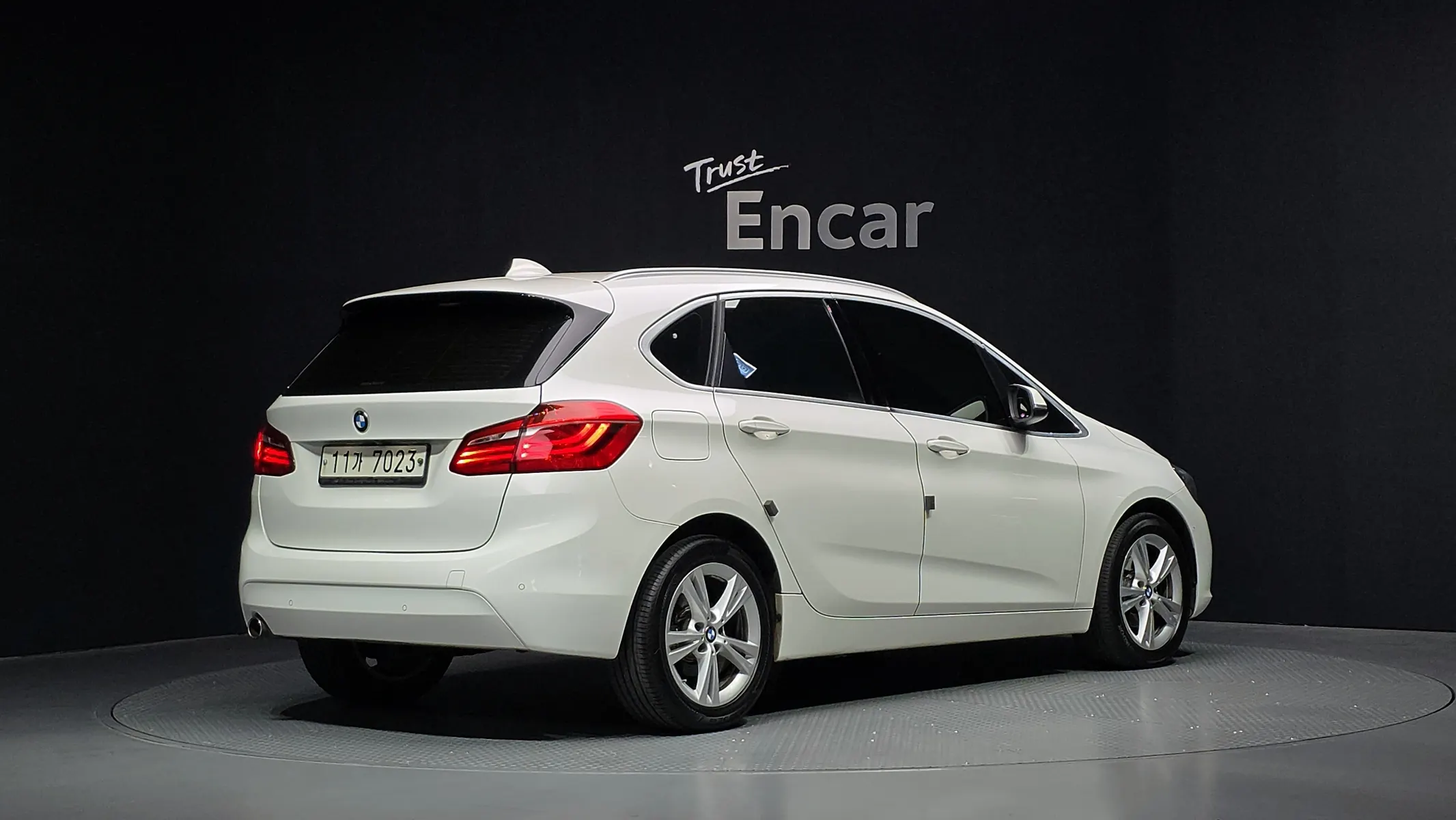 BMW 2 Series Tourer (F45) 2018 2/33