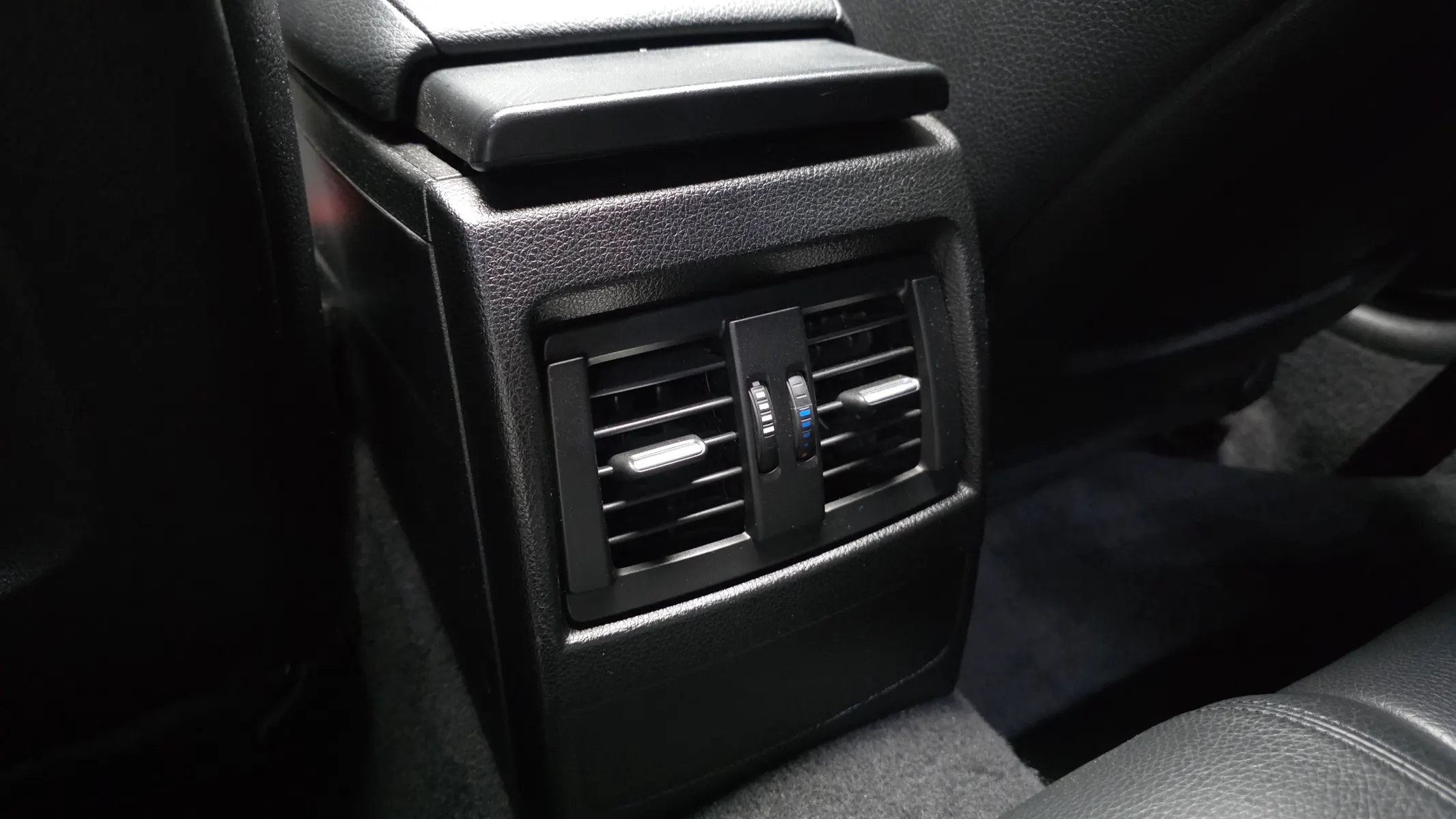 BMW 2 Series (F22) 220d M 2014 35/36