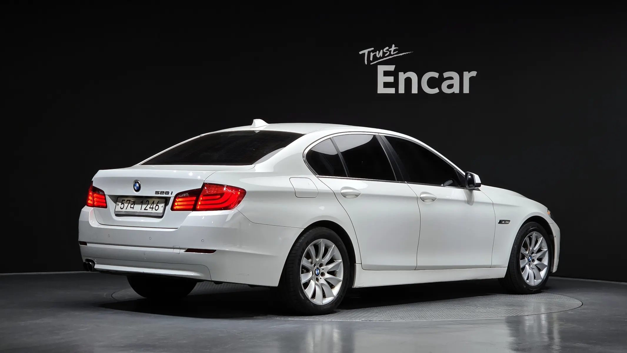 BMW 5 Series (F10) 528i 2012 2/21