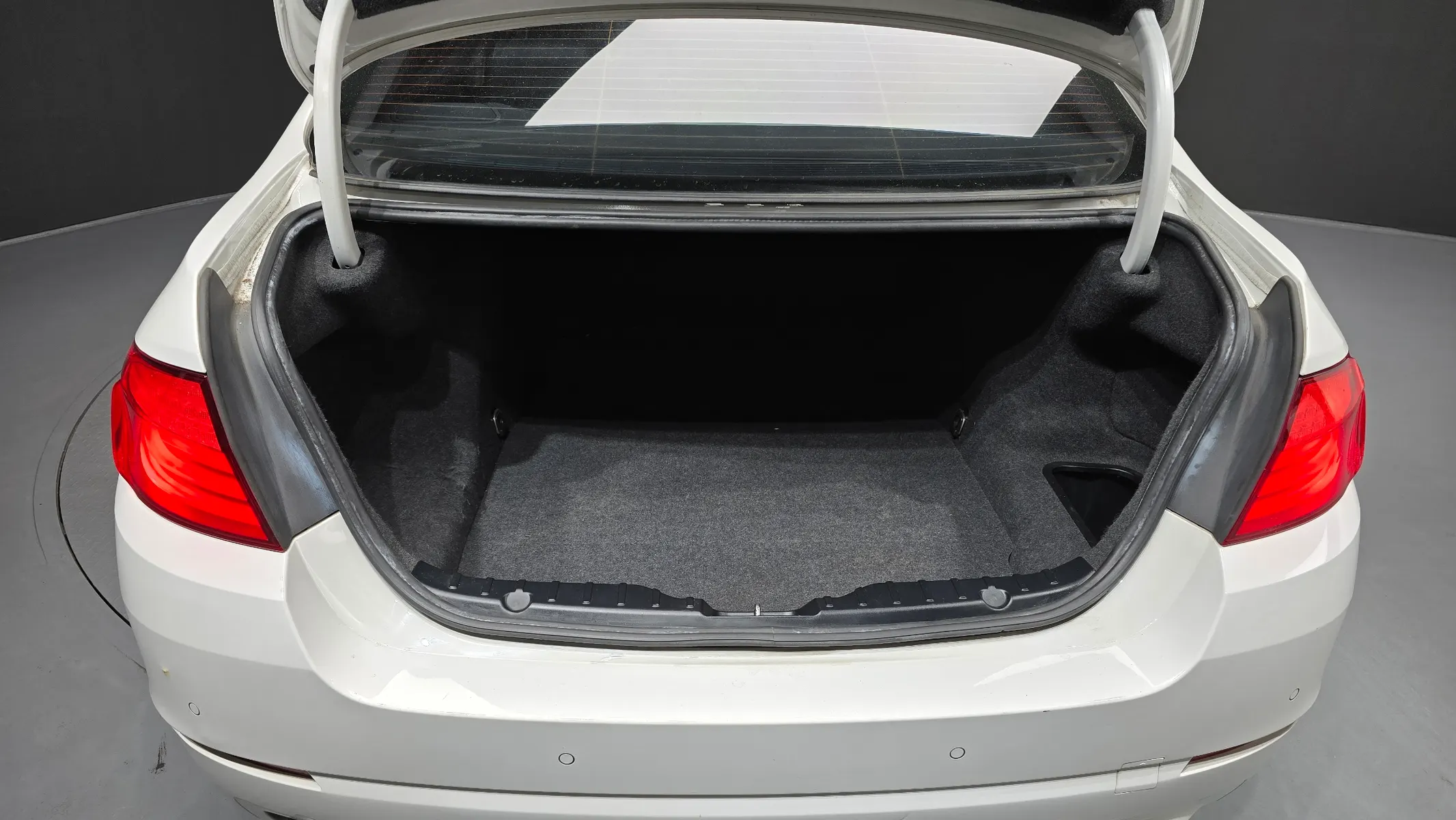BMW 5 Series (F10) 528i 2012 20/21