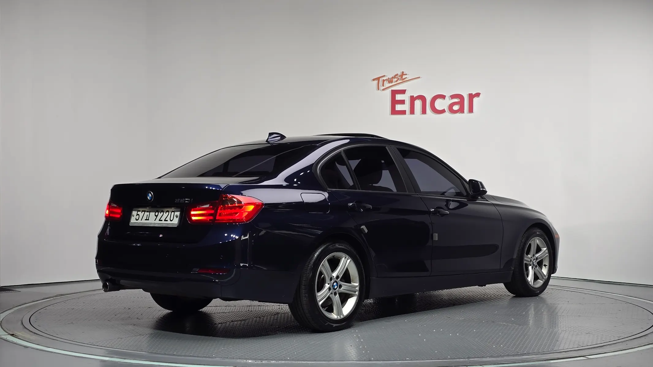 BMW 3 Series (F30) 320i 2013 2/21