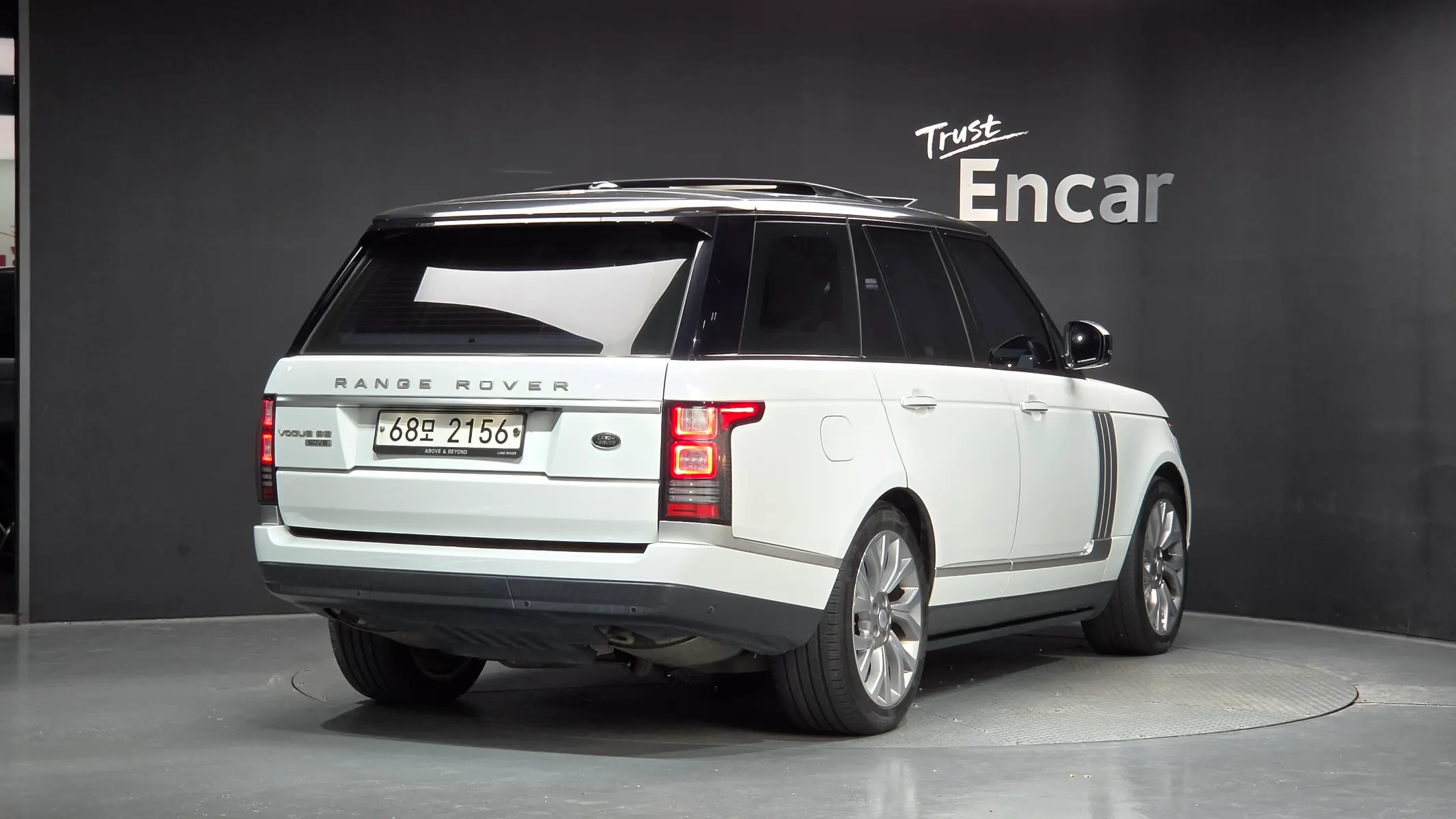 Land Rover 4 4.4 SDV8 Vogue SE 2016 2/35