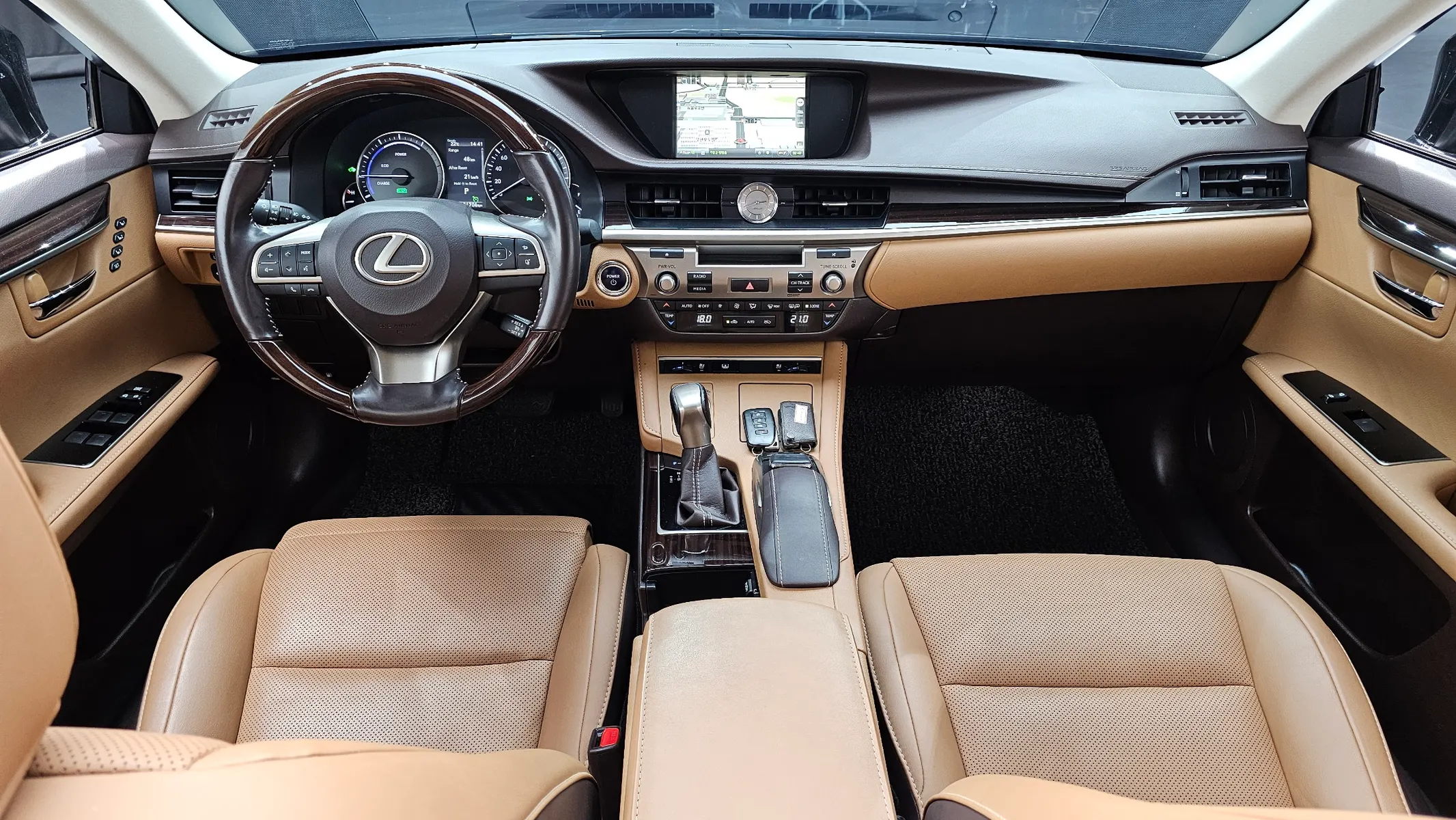 Lexus ES300h 2018 4/5