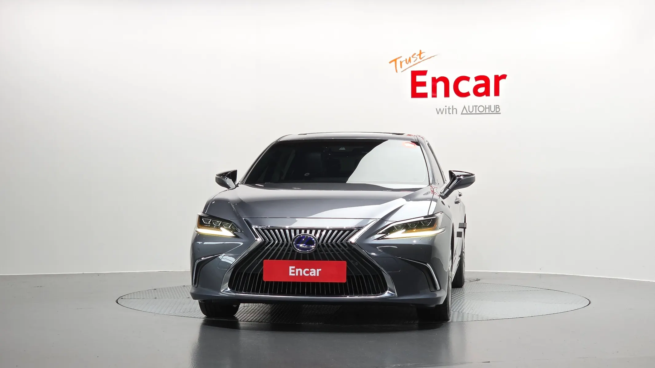 Lexus ES300h 7 2020 2/5