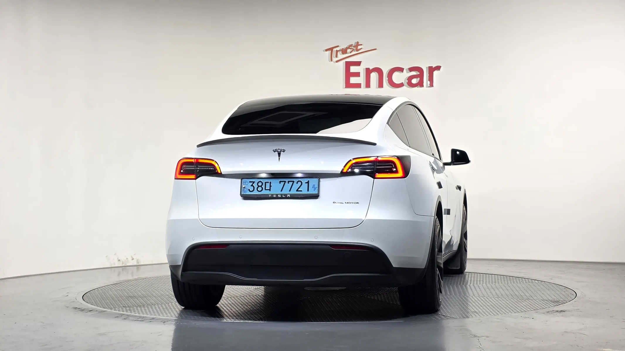Tesla Y AWD 2022 3/5