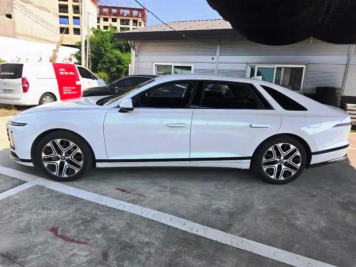Hyundai (GN7) 2023 3/5