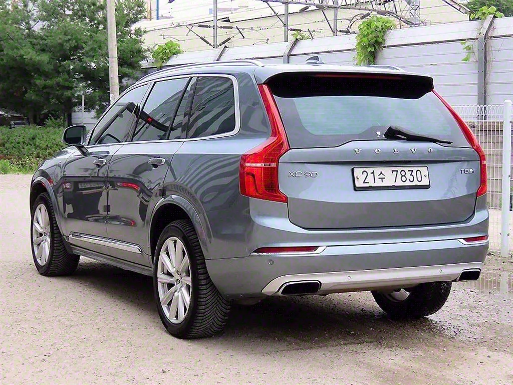 Volvo XC90 2 T8 2018 2/5