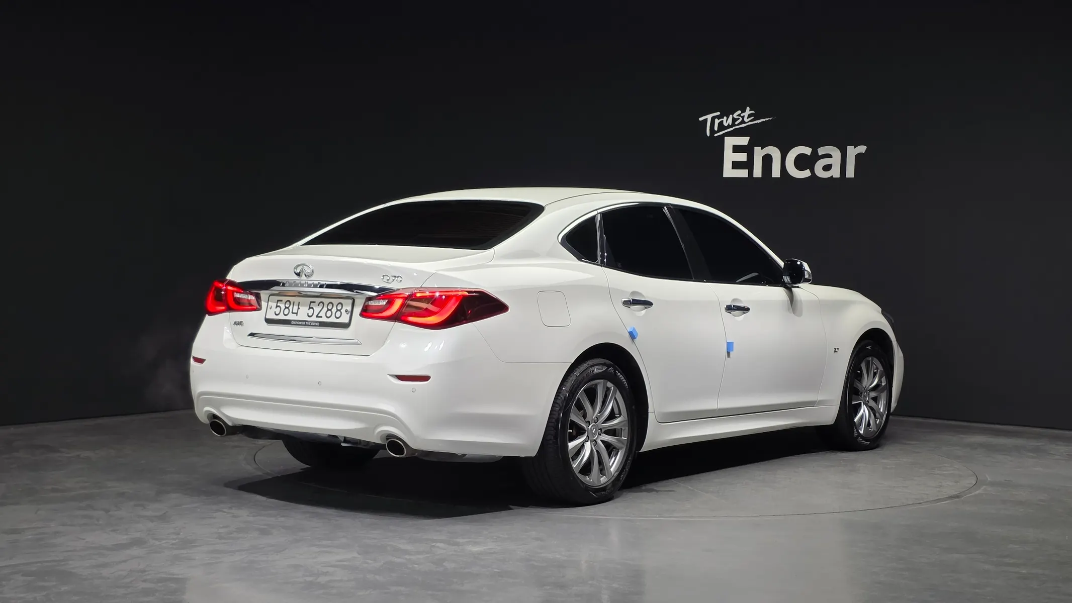 Infiniti Q70 3.7 AWD 2018 2/21