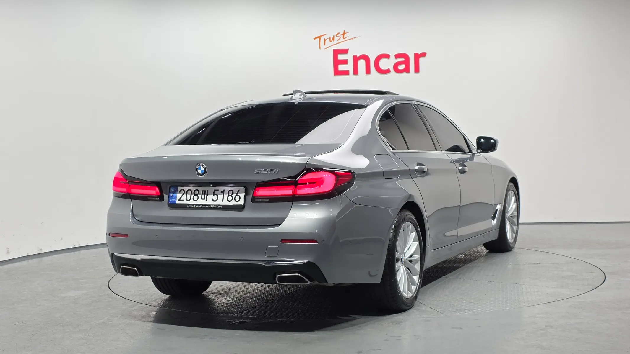 BMW 5 Series (G30) 520i 2023 2/21
