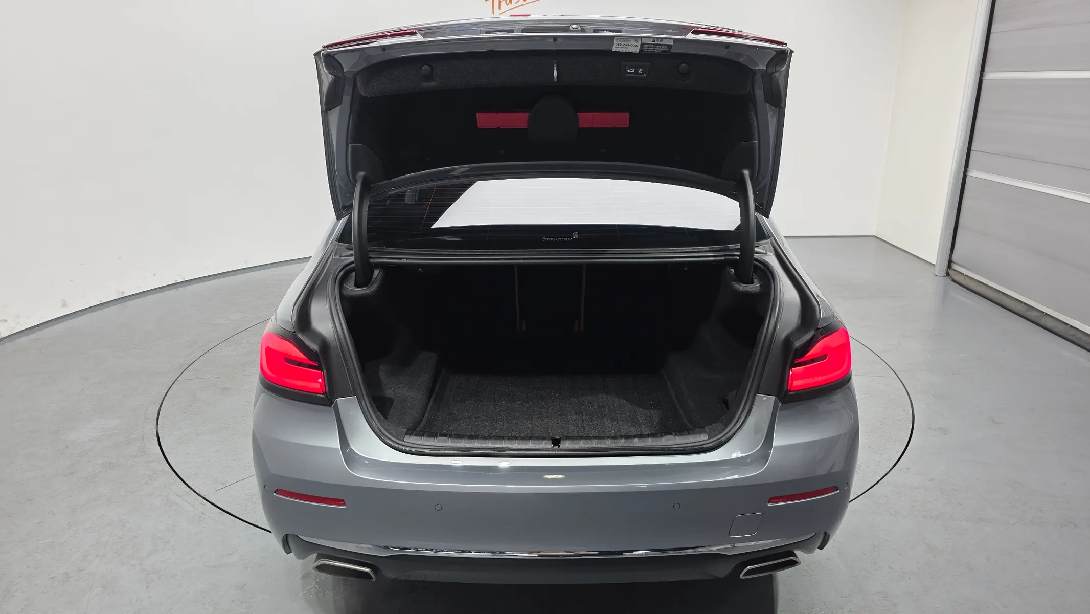 BMW 5 Series (G30) 520i 2023 20/21