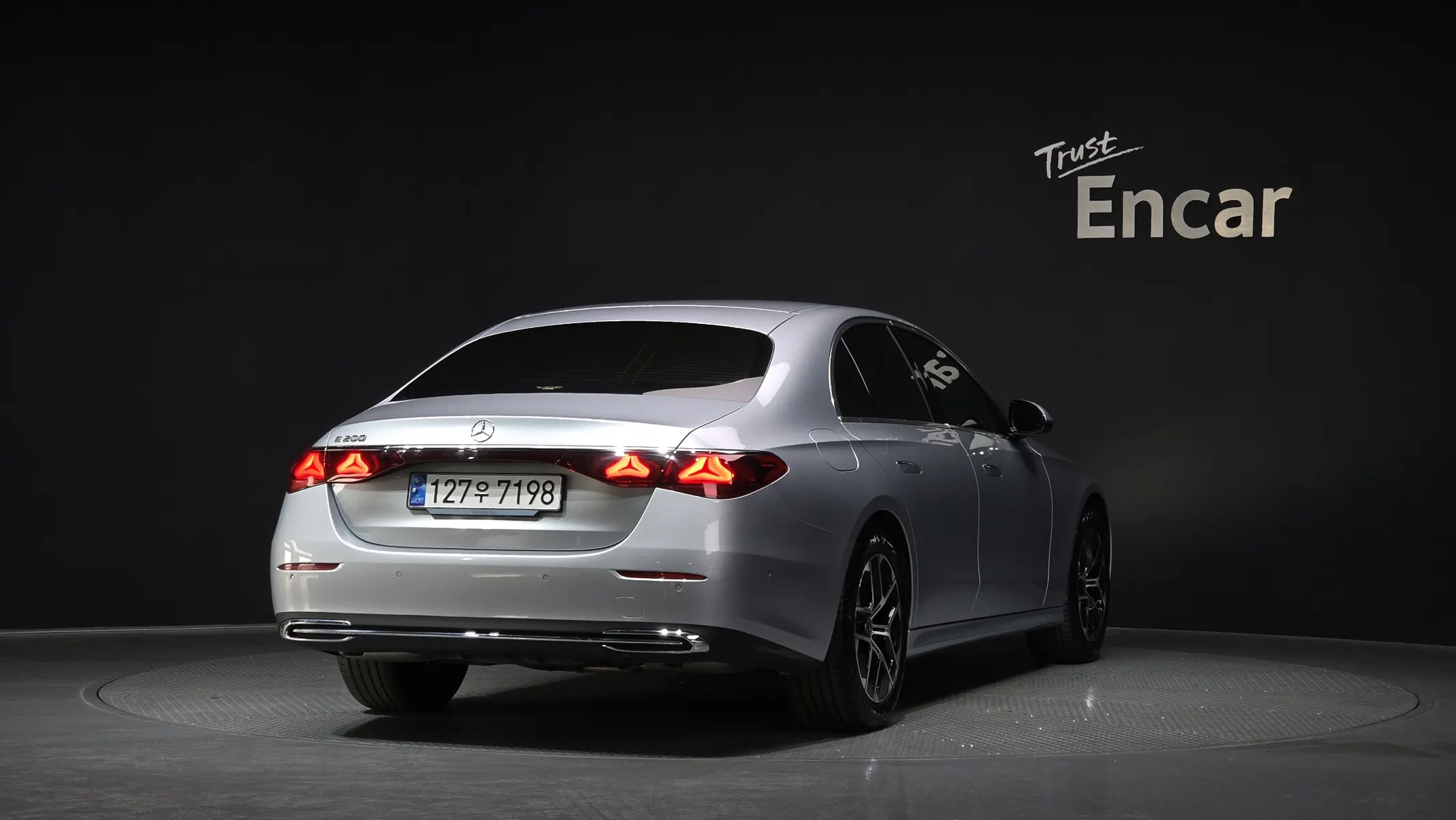 Mercedes-Benz E-Class W214 E200 2024 2/21