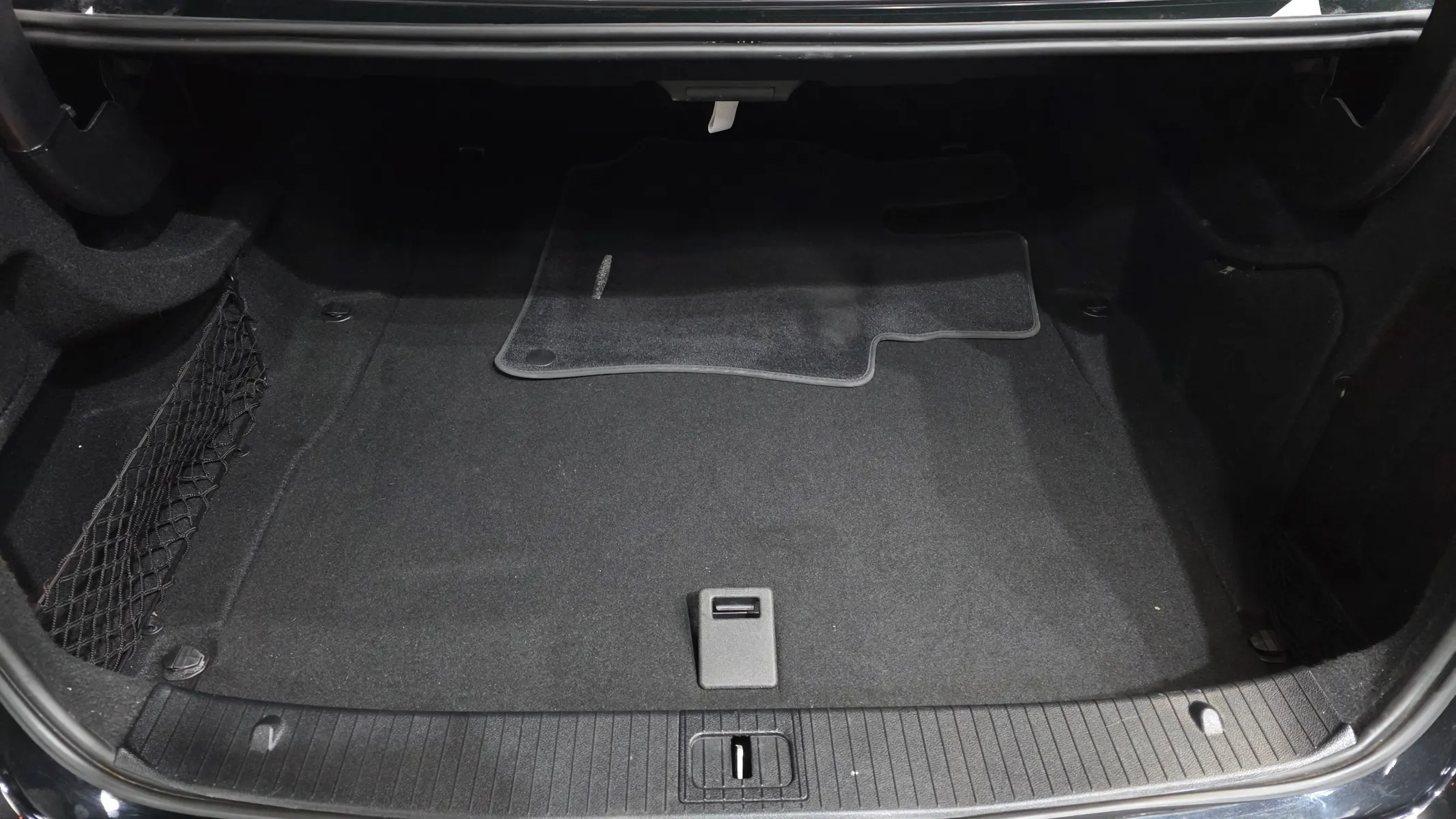 Mercedes-Benz E-Class W212 E200 CGI 2011 20/21
