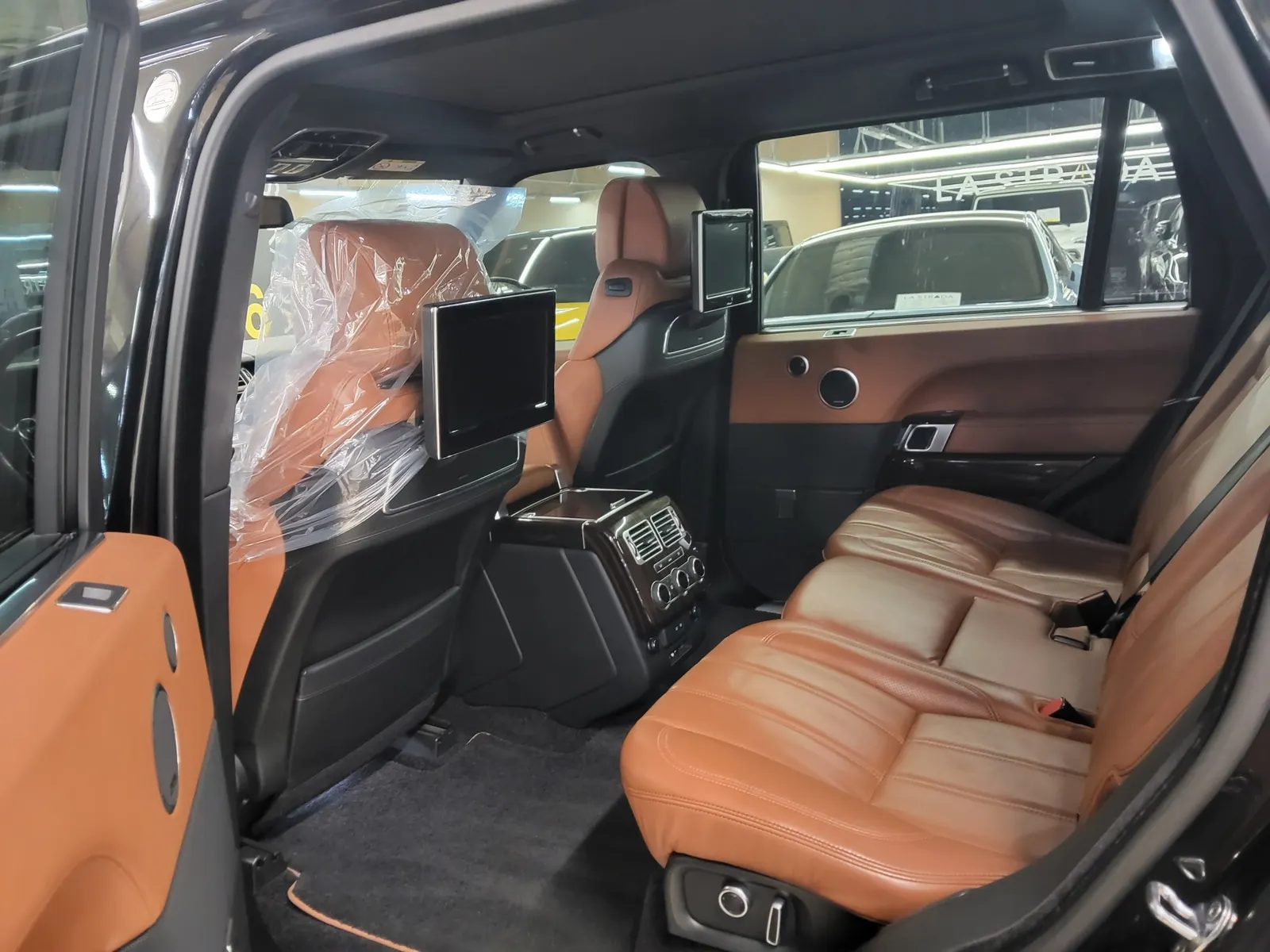 Land Rover 4 4.4 SDV8 AB LWB 2016 3/12