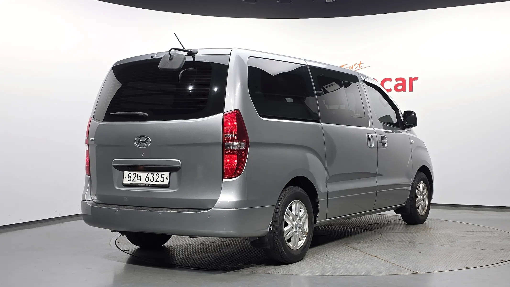 Hyundai Grand Starex 5 2017 2/31