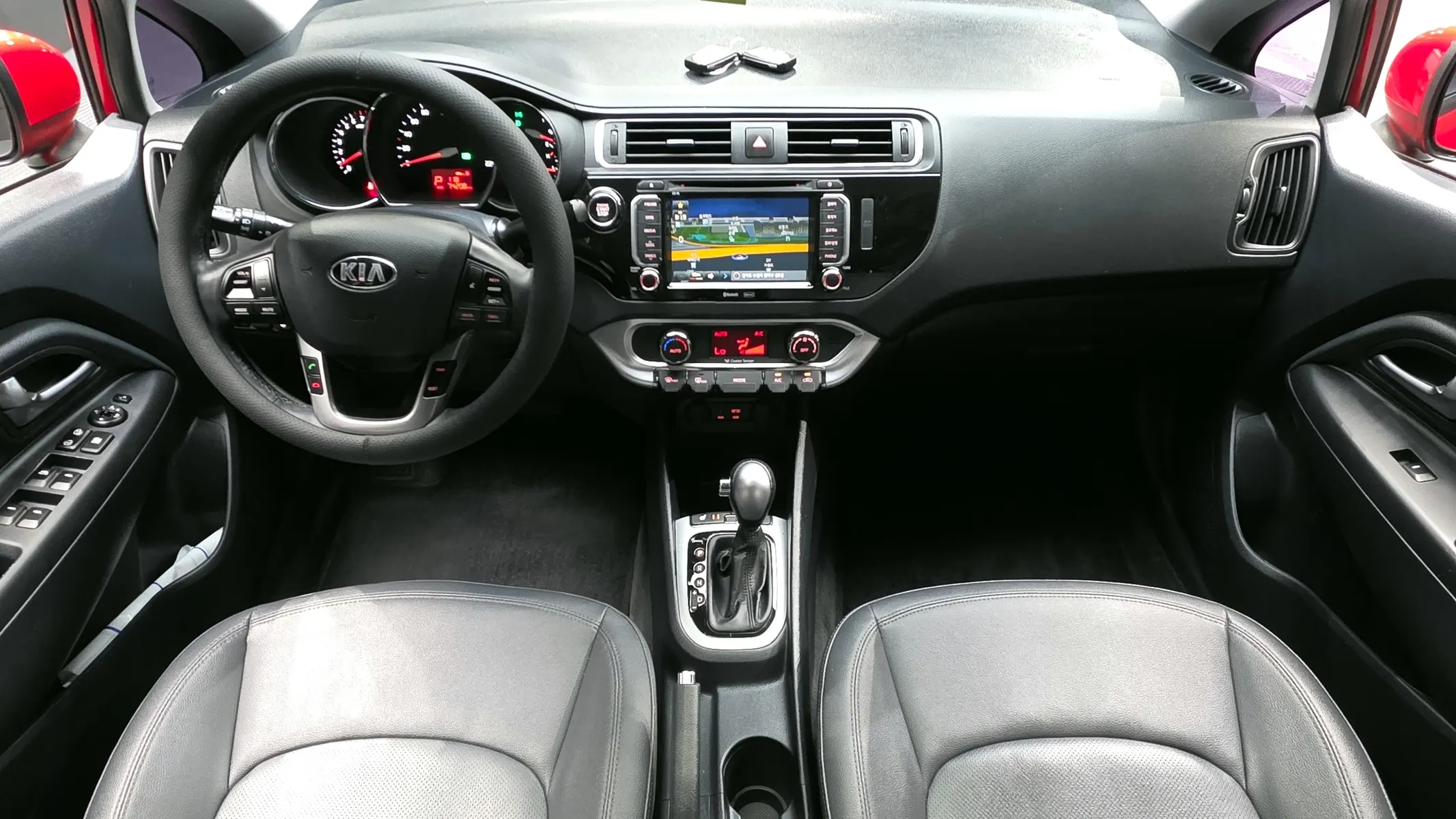 Kia 프라이드 4DR 1.6 GDI 2015 4/5