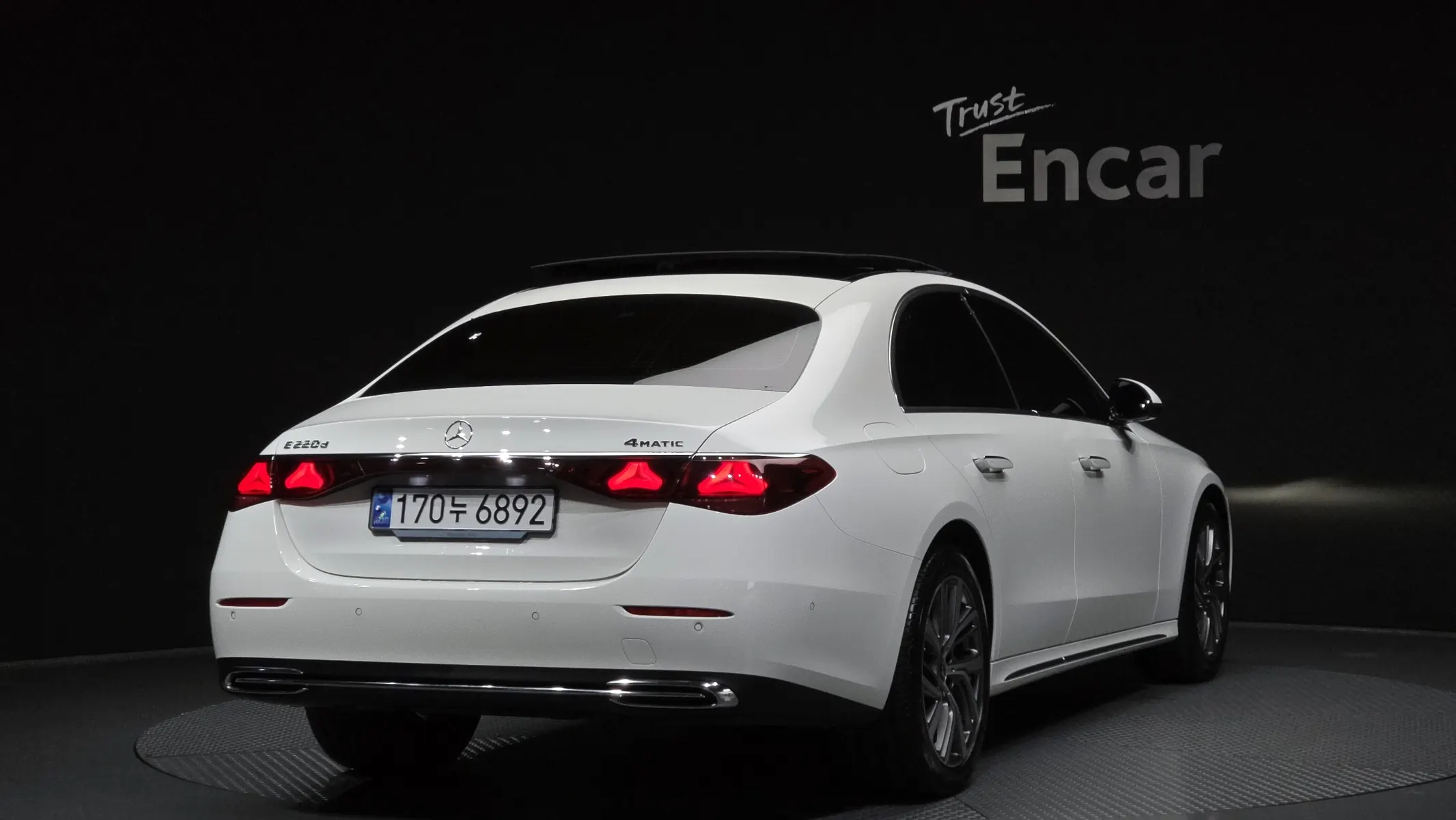Mercedes-Benz E-Class W214 E220d 4MATIC 2024 2/32