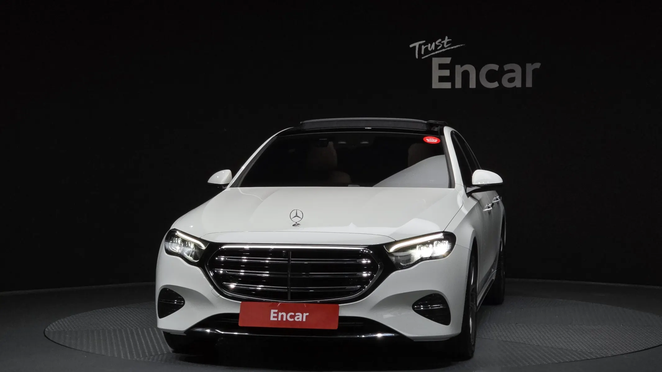 Mercedes-Benz E-Class W214 E220d 4MATIC 2024 3/32