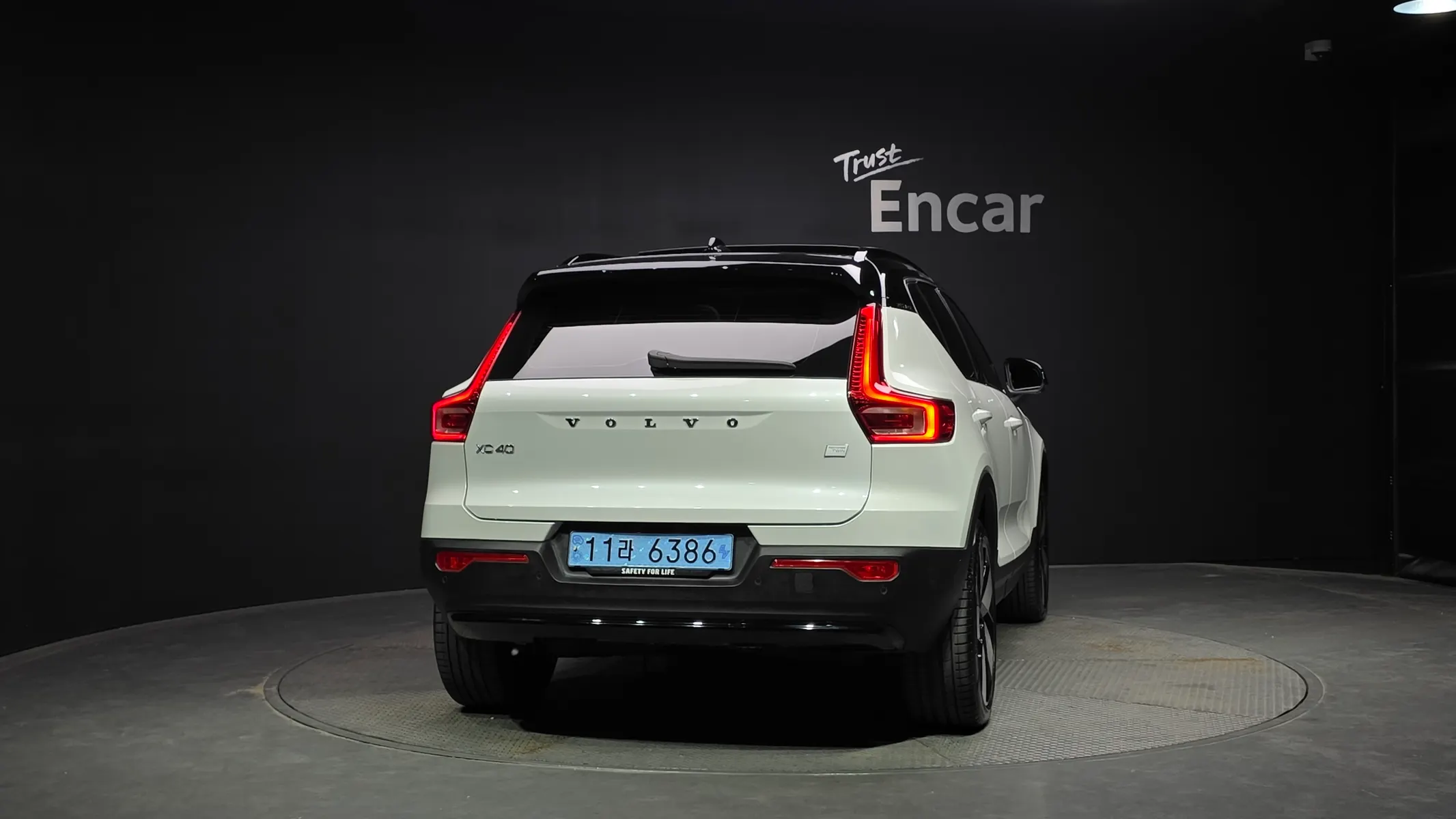 Volvo XC40 2024 3/5