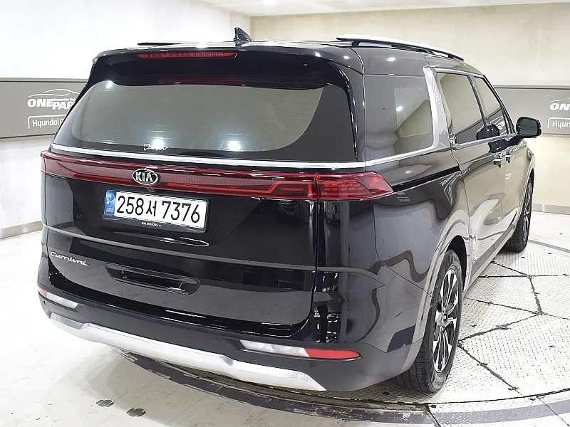 Kia Carnival 9 2020 2/5