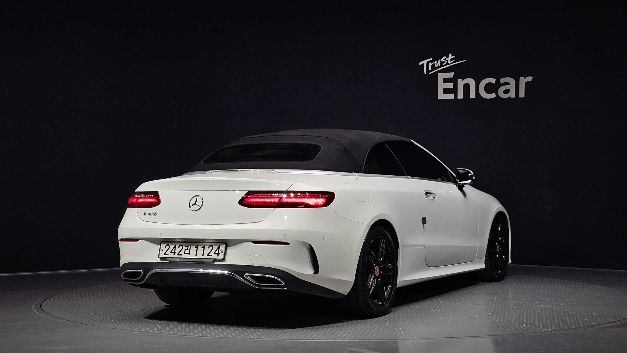 Mercedes-Benz E-Class W213 E220d 2018 2/36