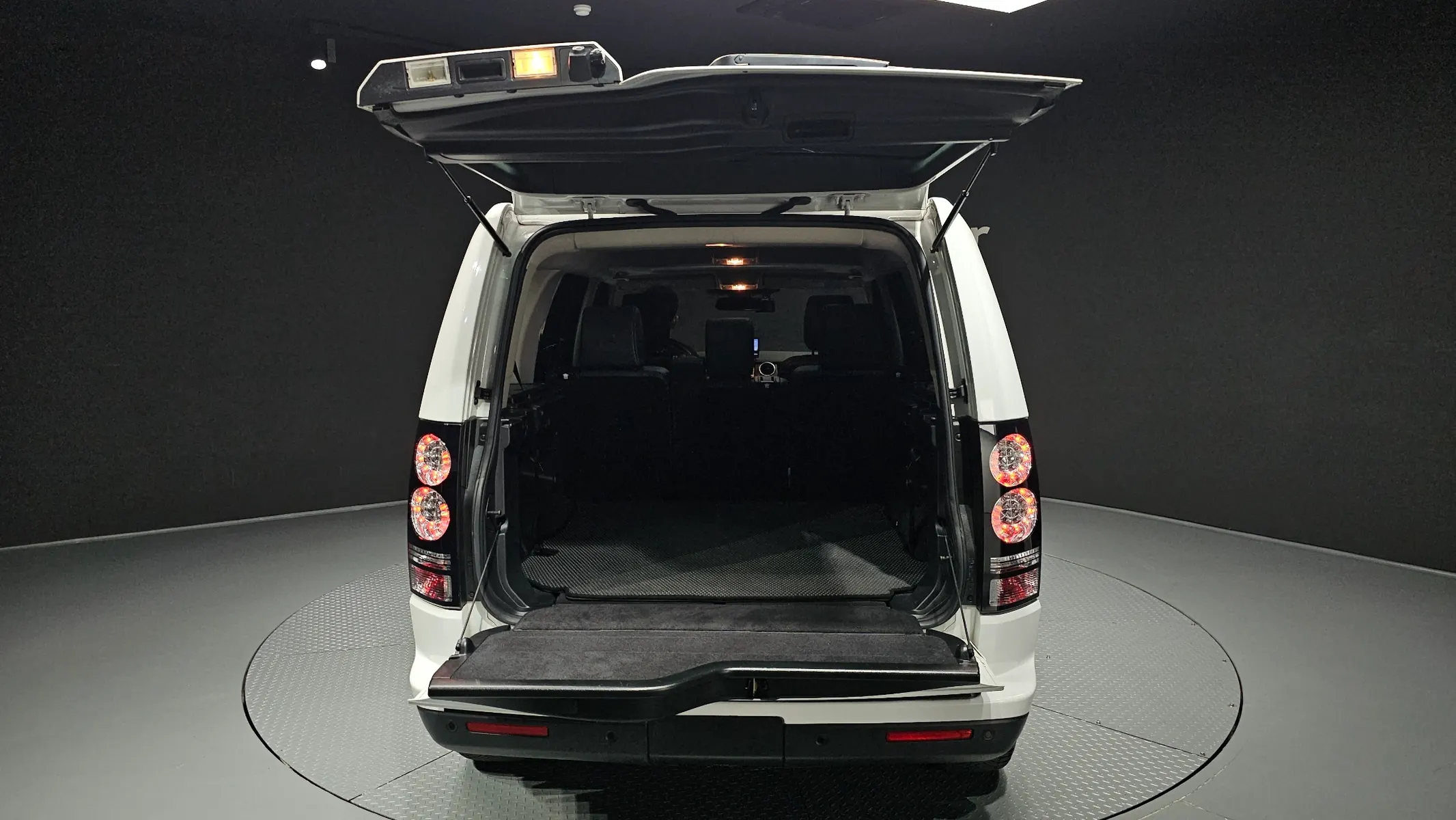Land Rover 4 3.0 SDV6 SE 2015 30/31