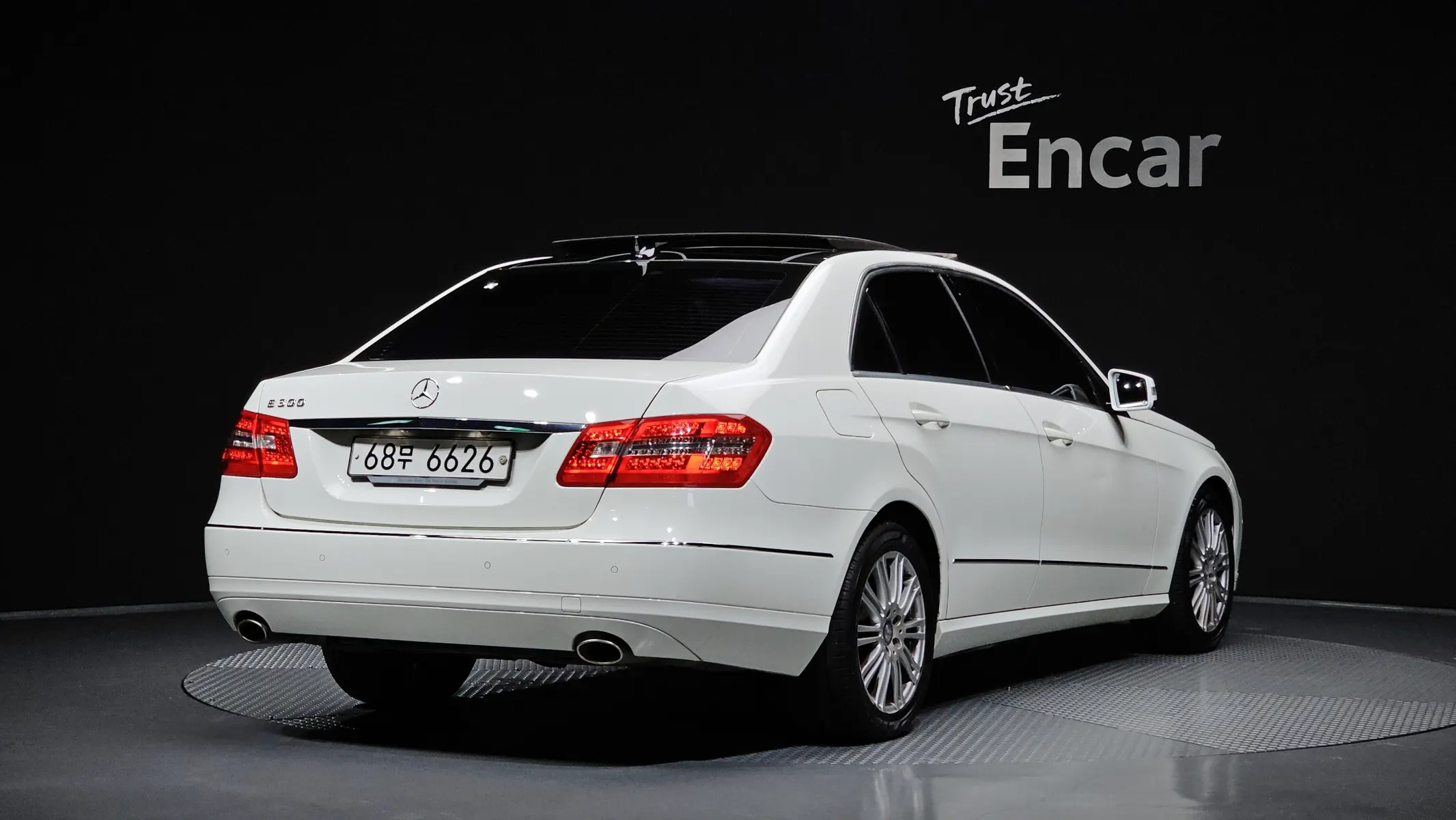 Mercedes-Benz E-Class W212 E300 2012 2/21