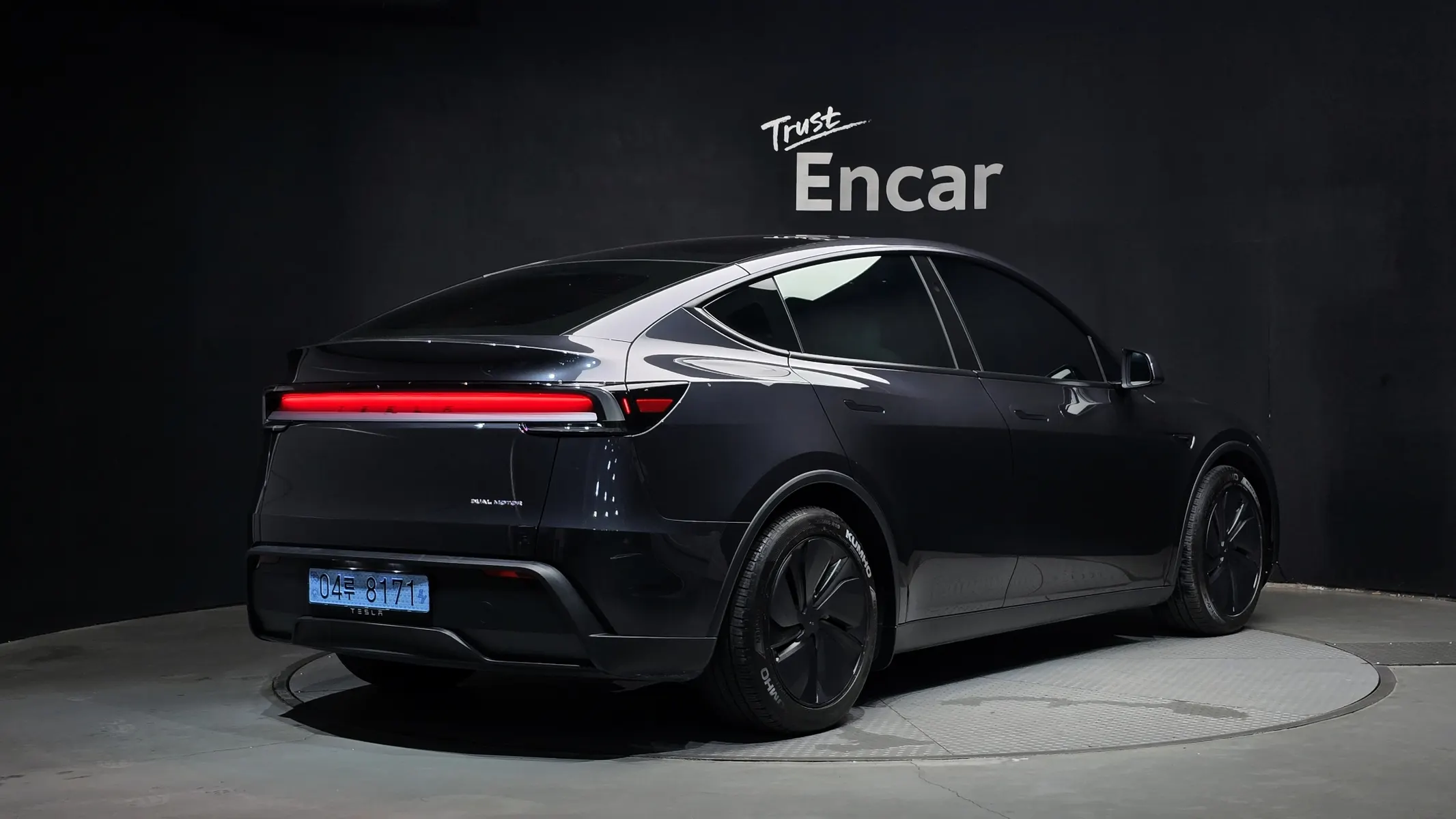 Tesla Y AWD 2025 2/33