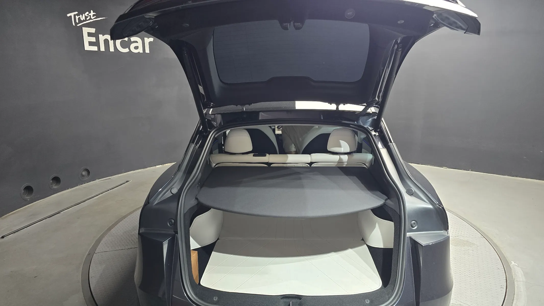 Tesla Y AWD 2025 32/33