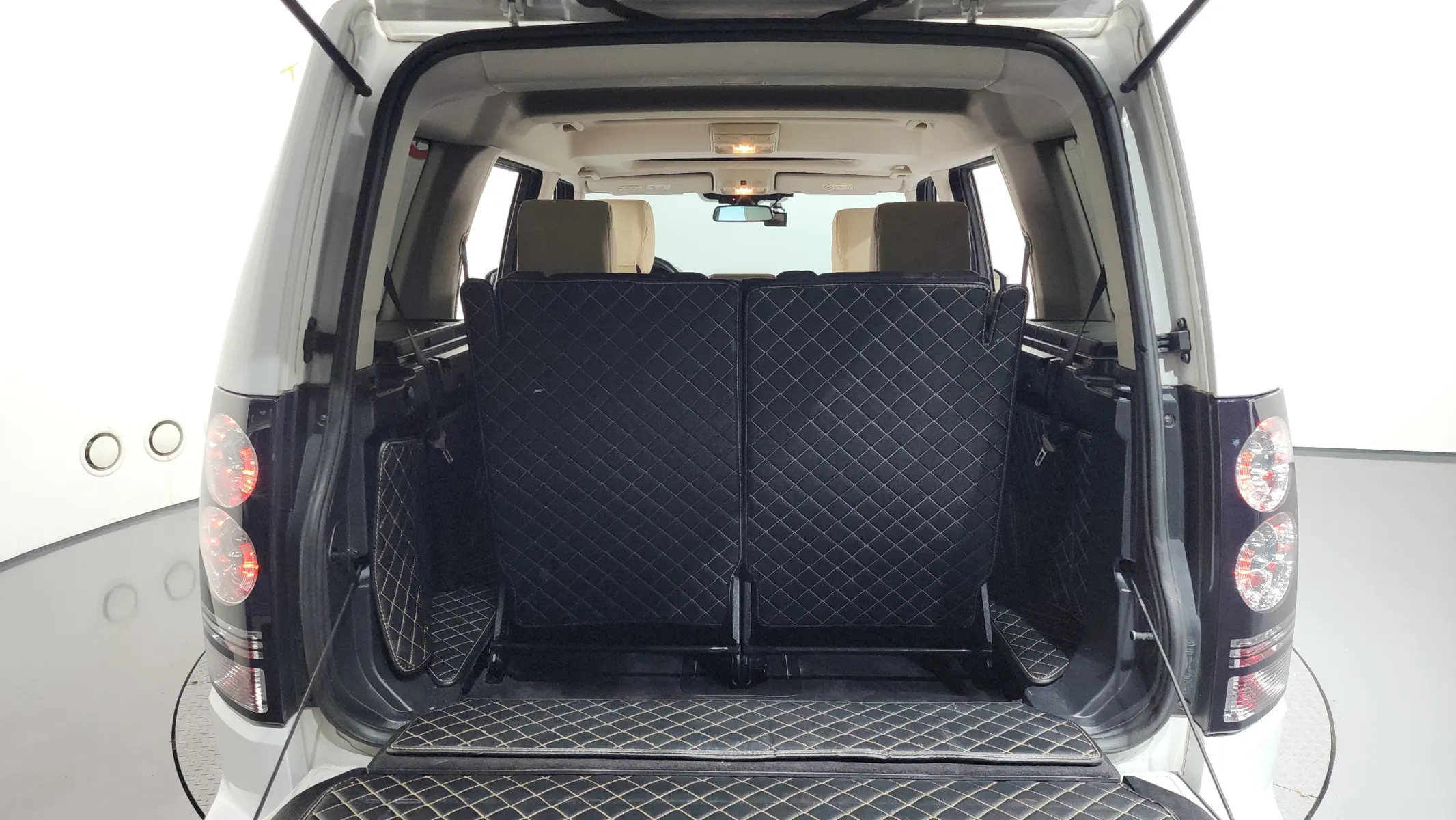 Land Rover 4 3.0 SDV6 SE 2015 30/31