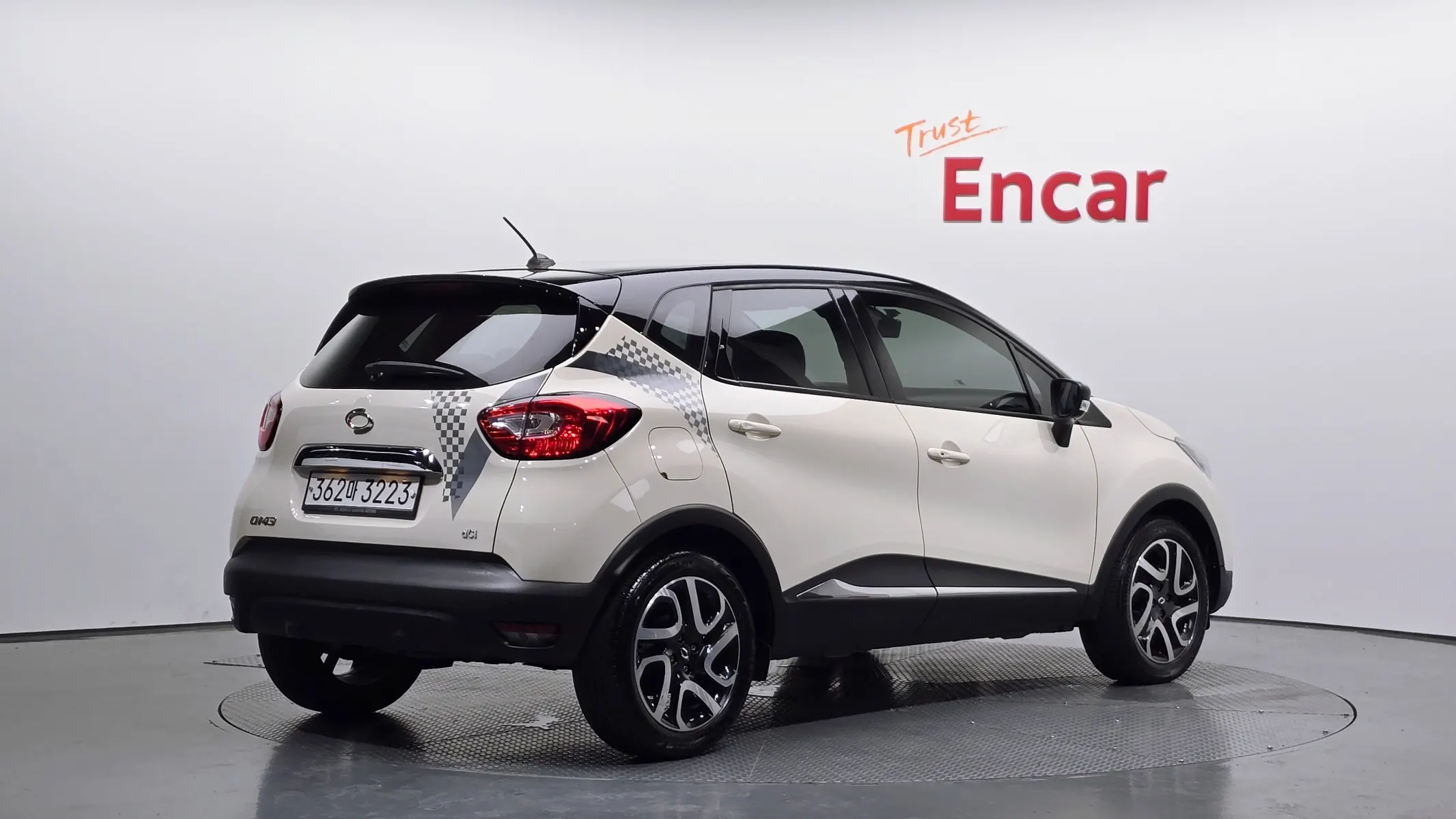 Renault Korea QM3 RE 2015 2/33
